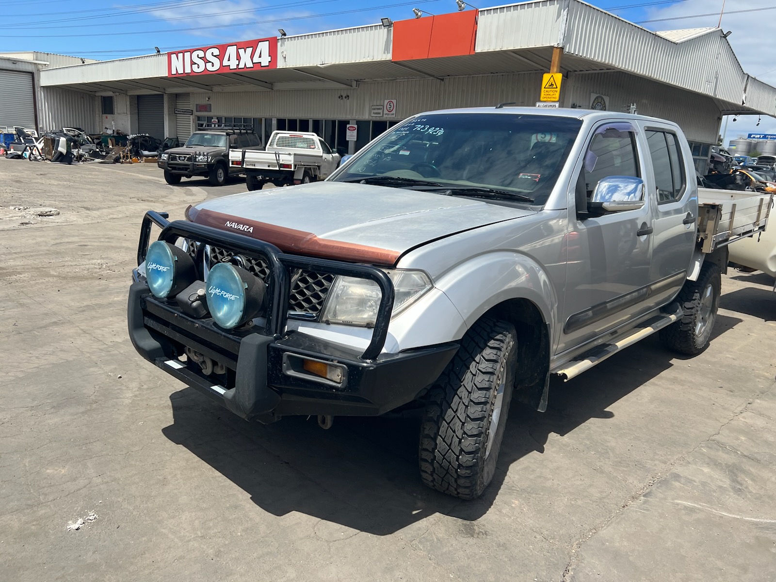 NISSAN NAVARA D40 VSK SPAIN TRAY YD25 DIESEL SILVER 2009 WRECKING