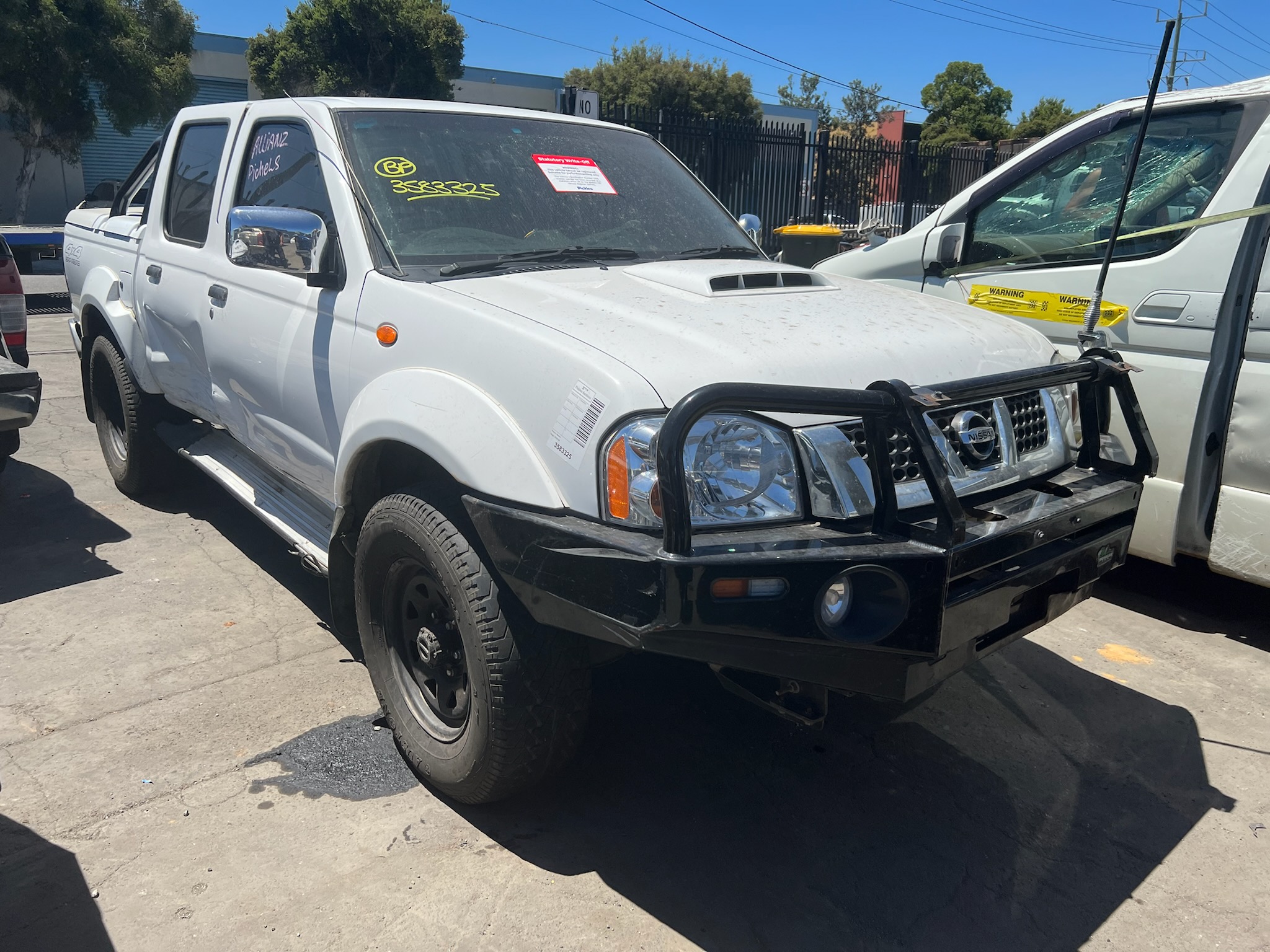 NISSAN NAVARA D22 ST-R YD25 DIESEL WHITE 2009 WRECKING