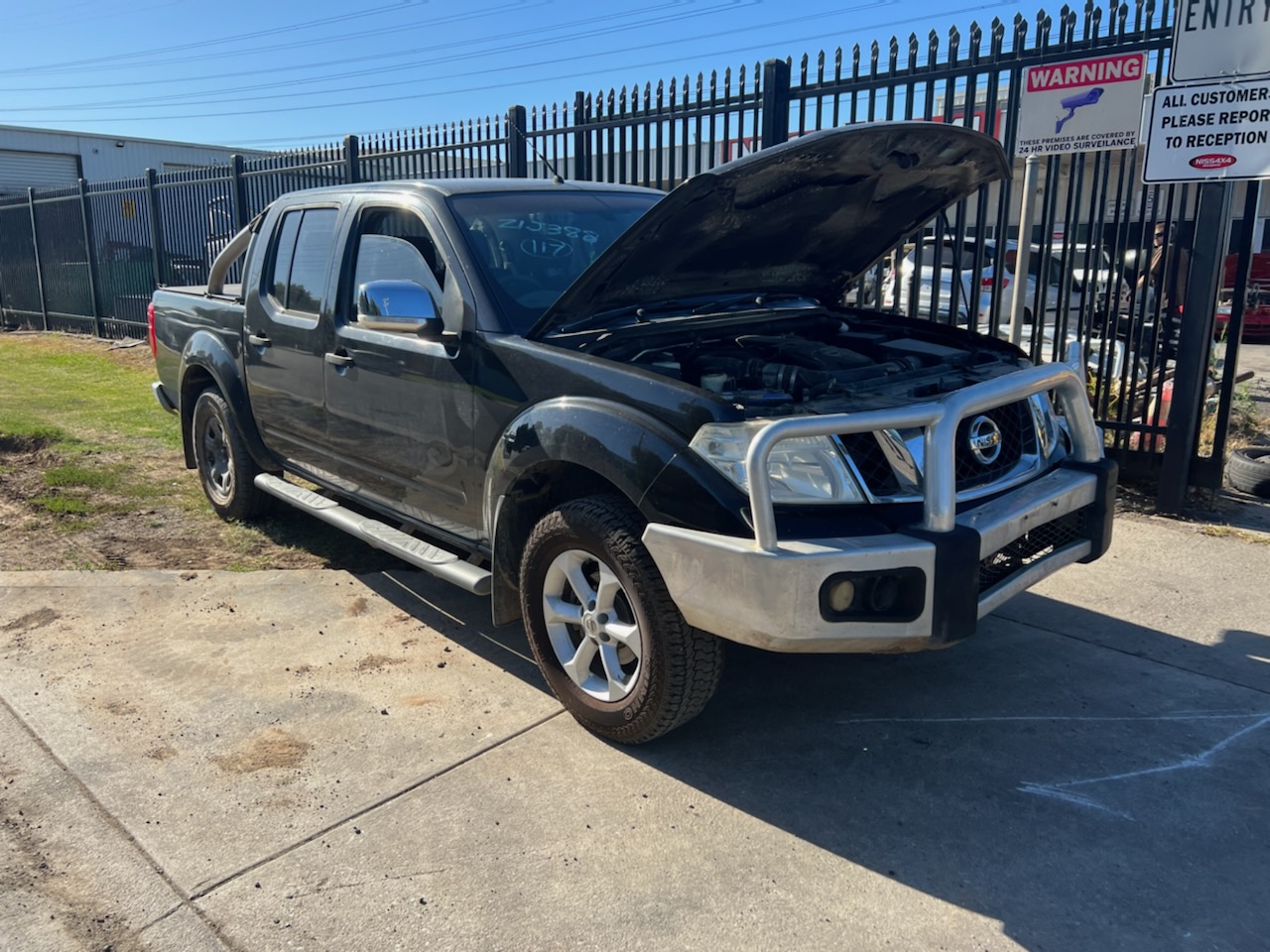 NISSAN NAVARA D40 VSK SPAIN VQ40 V6 PETROL BLACK 2012 WRECKING