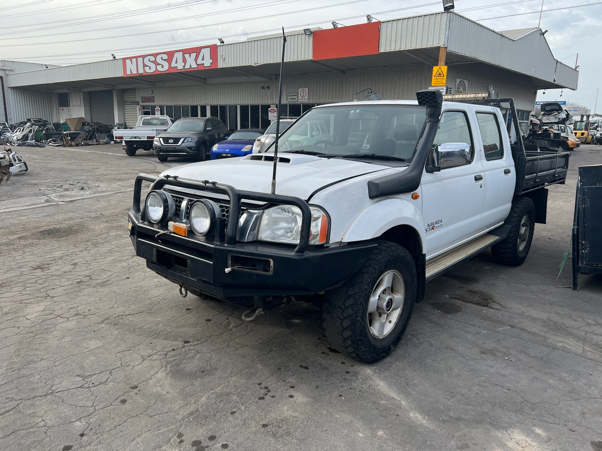 NISSAN NAVARA D22 YD25 DIESEL WHITE 2008 WRECKING