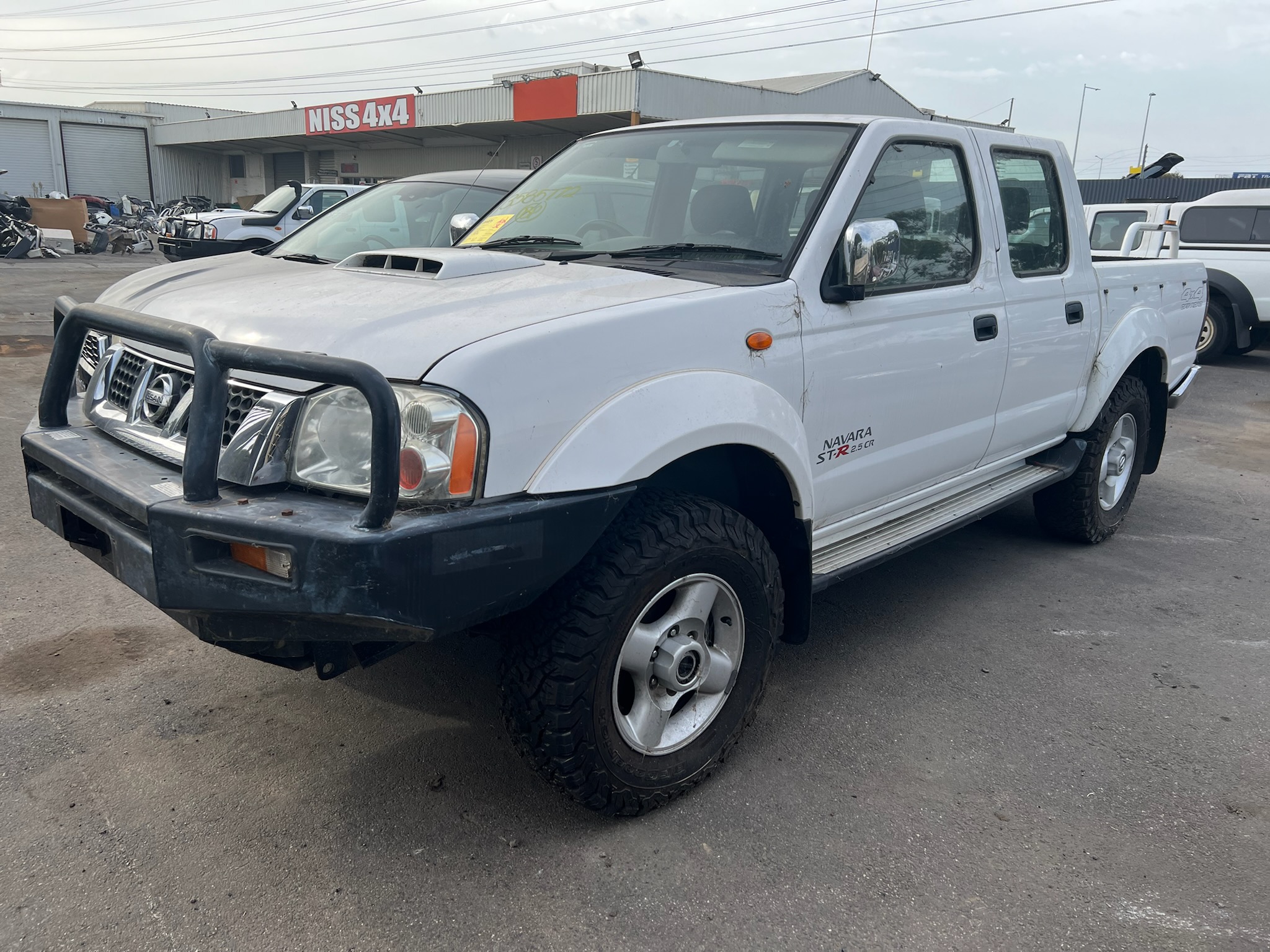 NISSAN NAVARA D22 ST-R YD25 DIESEL WHITE 2010 WRECKING