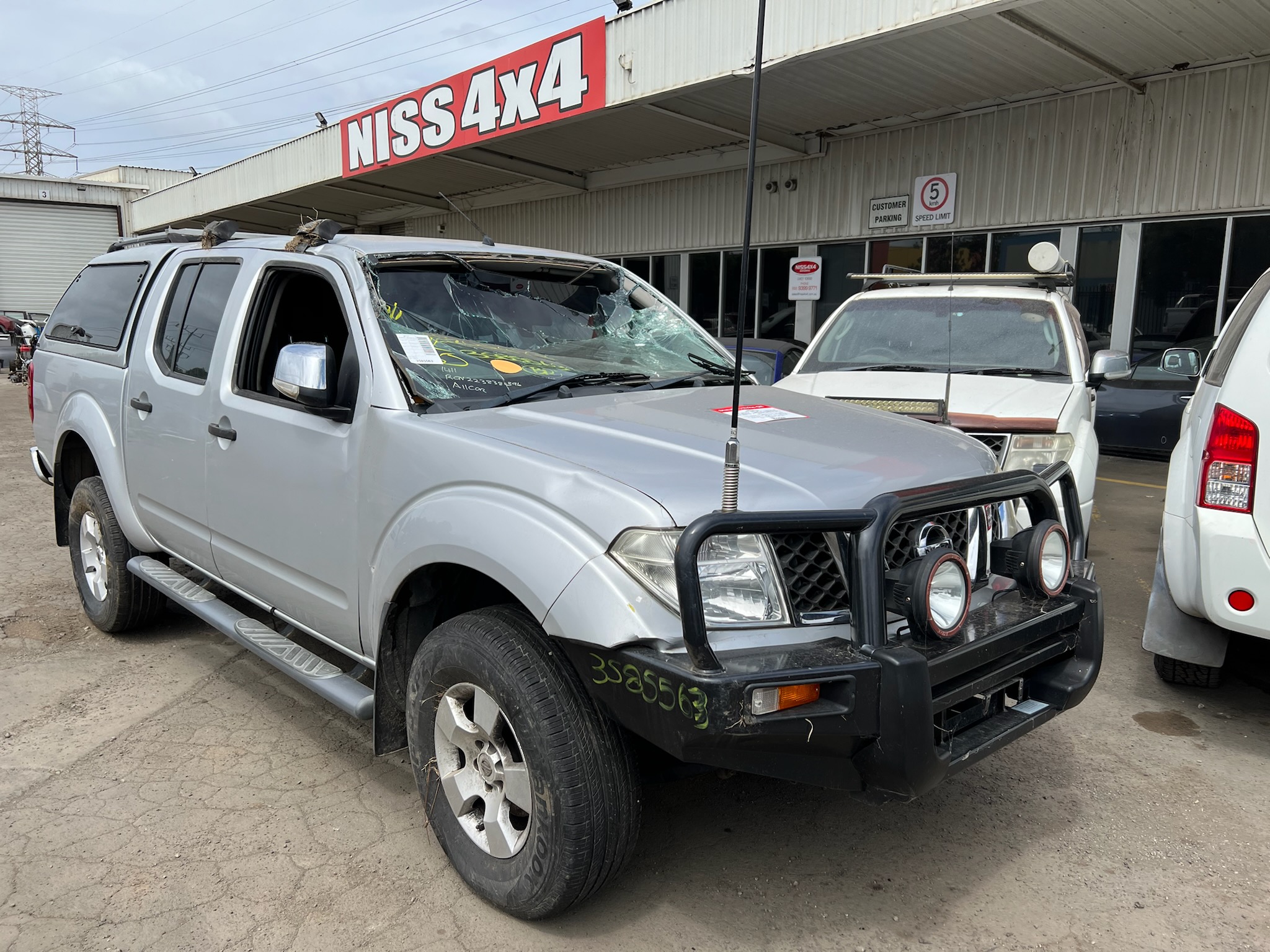 NISSAN NAVARA D40 VSK SPAIN YD25 DIESEL SILVER 2009 WRECKING