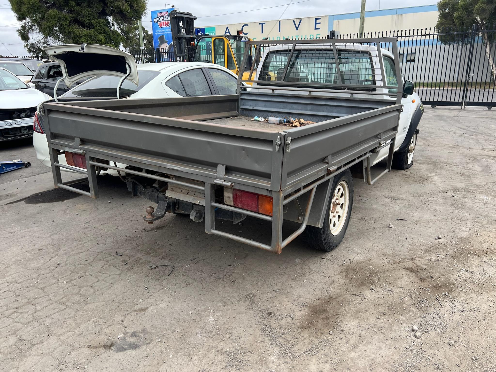 NISSAN NAVARA D22 DX SINGLE CAB ZD30 DIESEL TRAY WHITE WRECKING