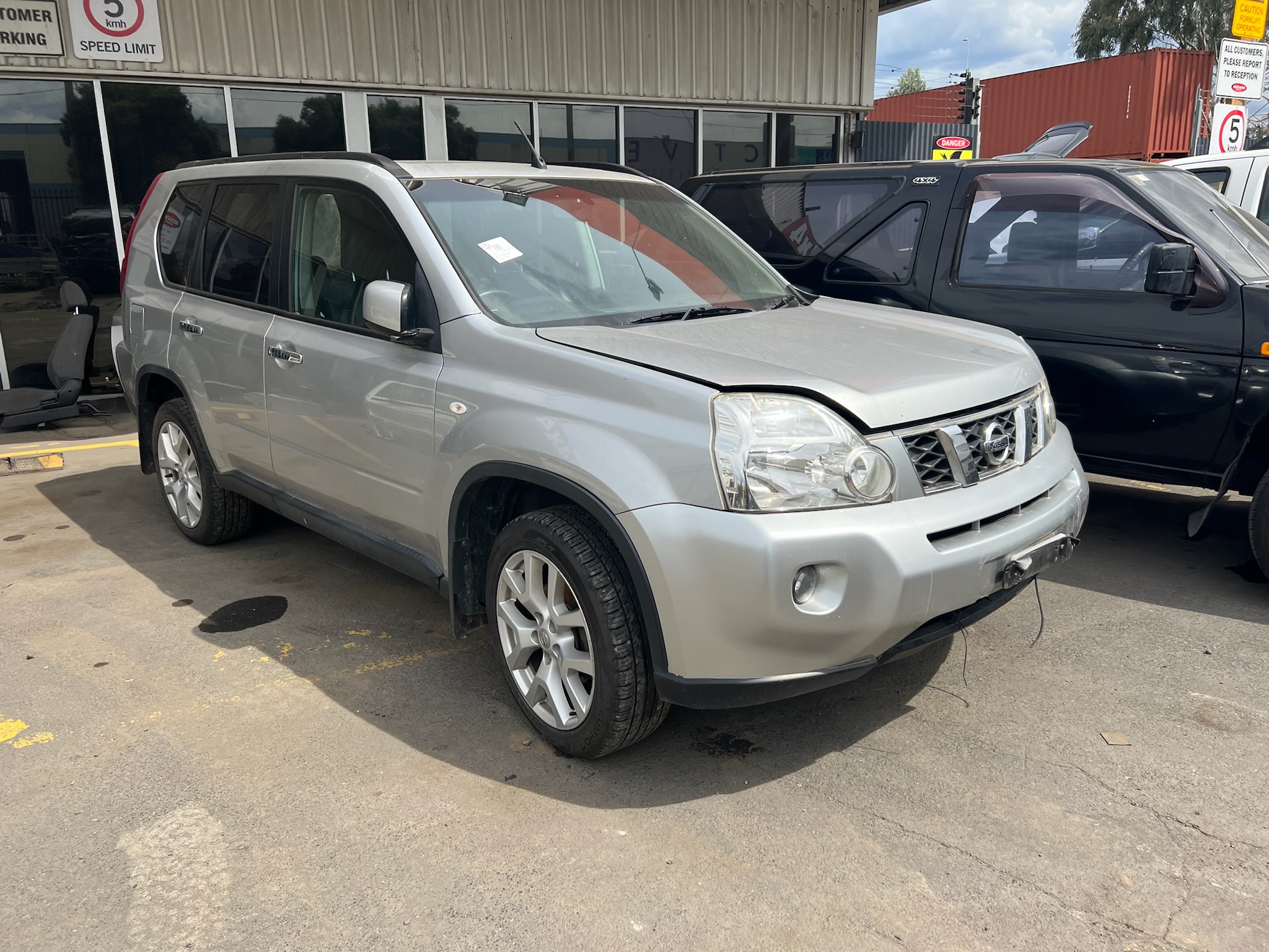 NISSAN X-TRAIL T31 QR25 4X4 Ti SILVER 2009 WRECKING