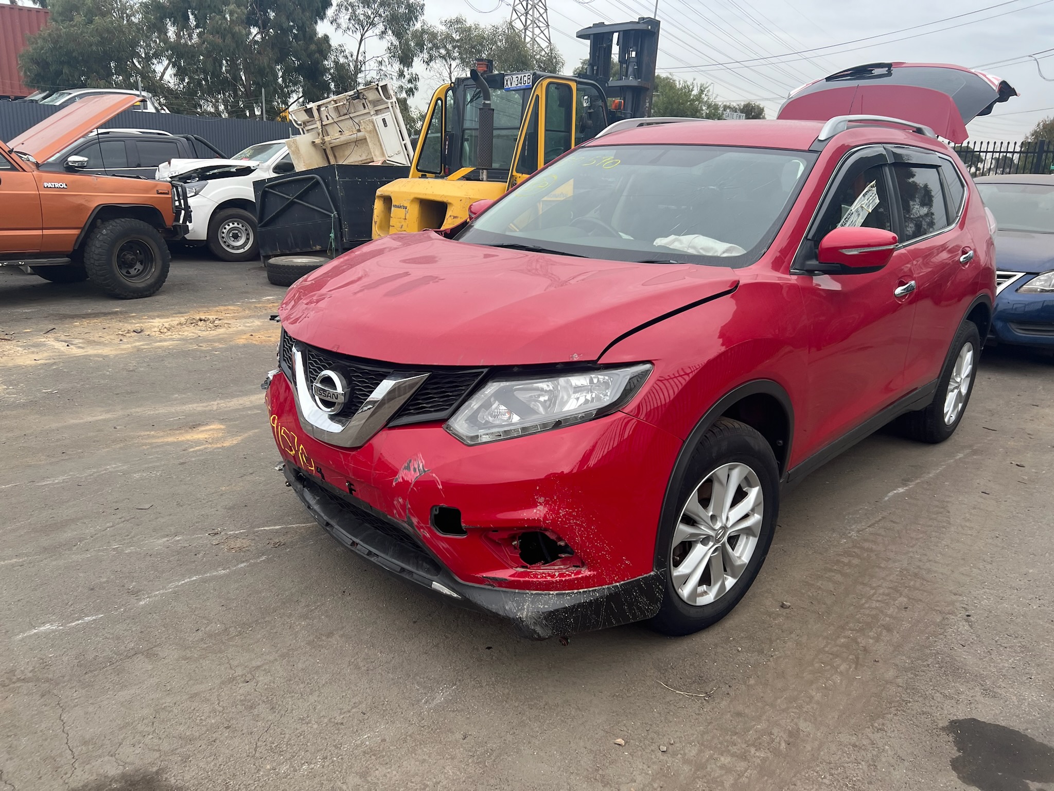 NISSAN X-TRAIL T32 2WD QR25 RED 2015 WRECKING