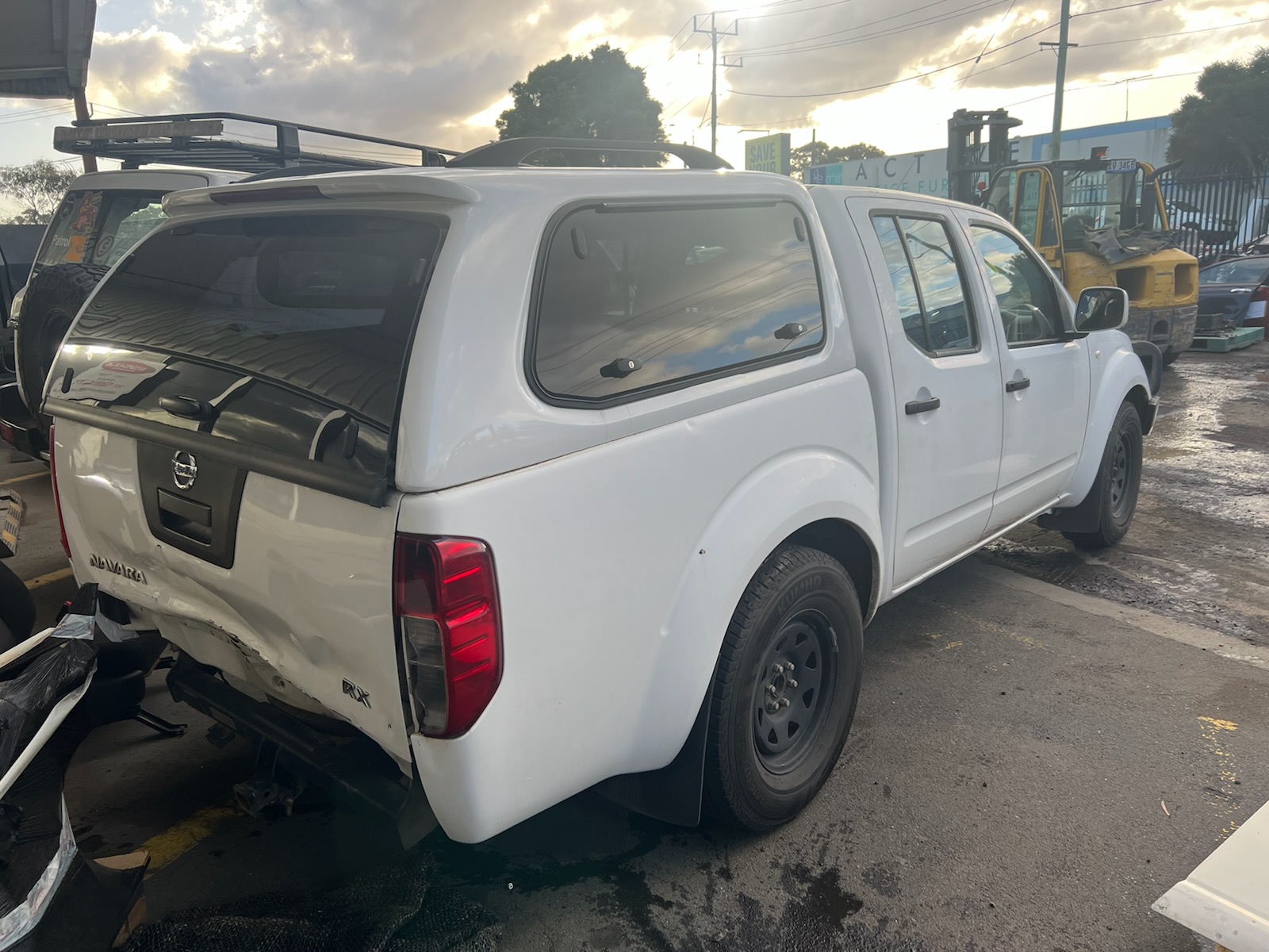 NISSAN NAVARA D40 MNT THAI WHITE CANOPY WRECKING