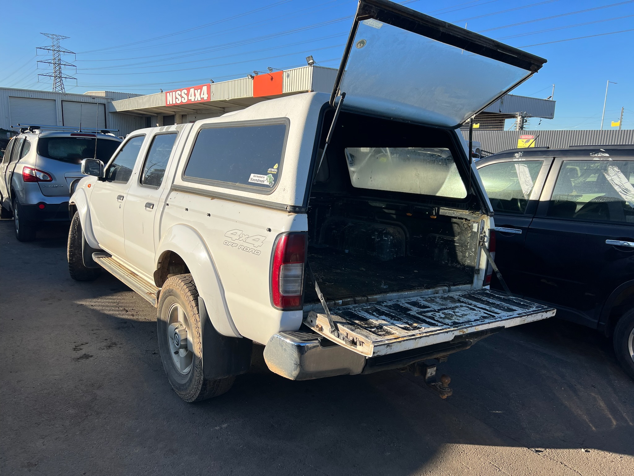 NISSAN NAVARA D22 ST-R YD25 DIESEL WHITE CANOPY WRECKING