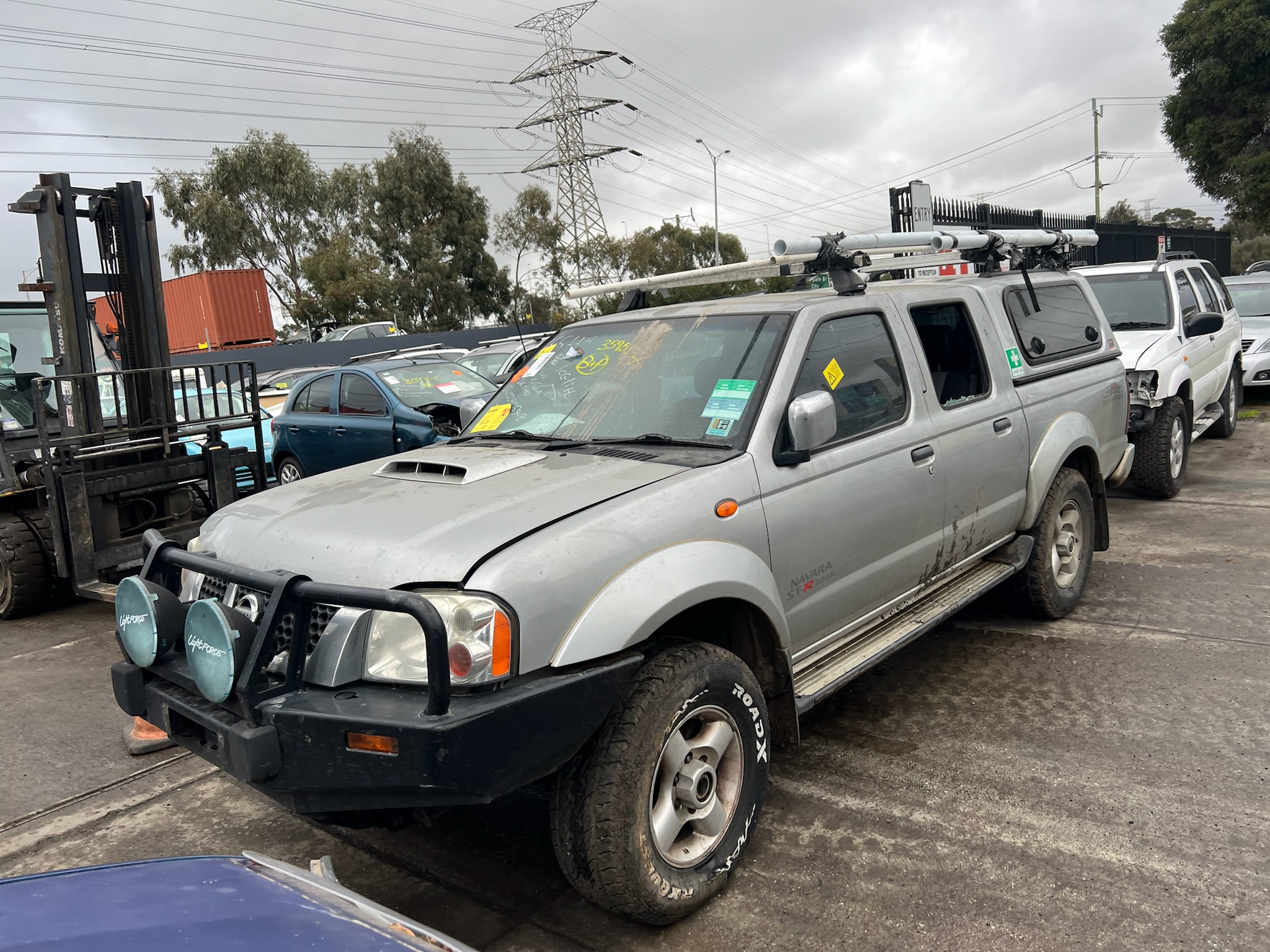 NISSAN NAVARA D22 YD25 DIESEL SILVER 2011 WRECKING