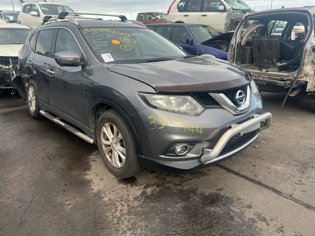 NISSAN X-TRAIL T32 QR25 GREY NUGE BAR SIDE STEPS ROOF RACKS 2015 WRECKING