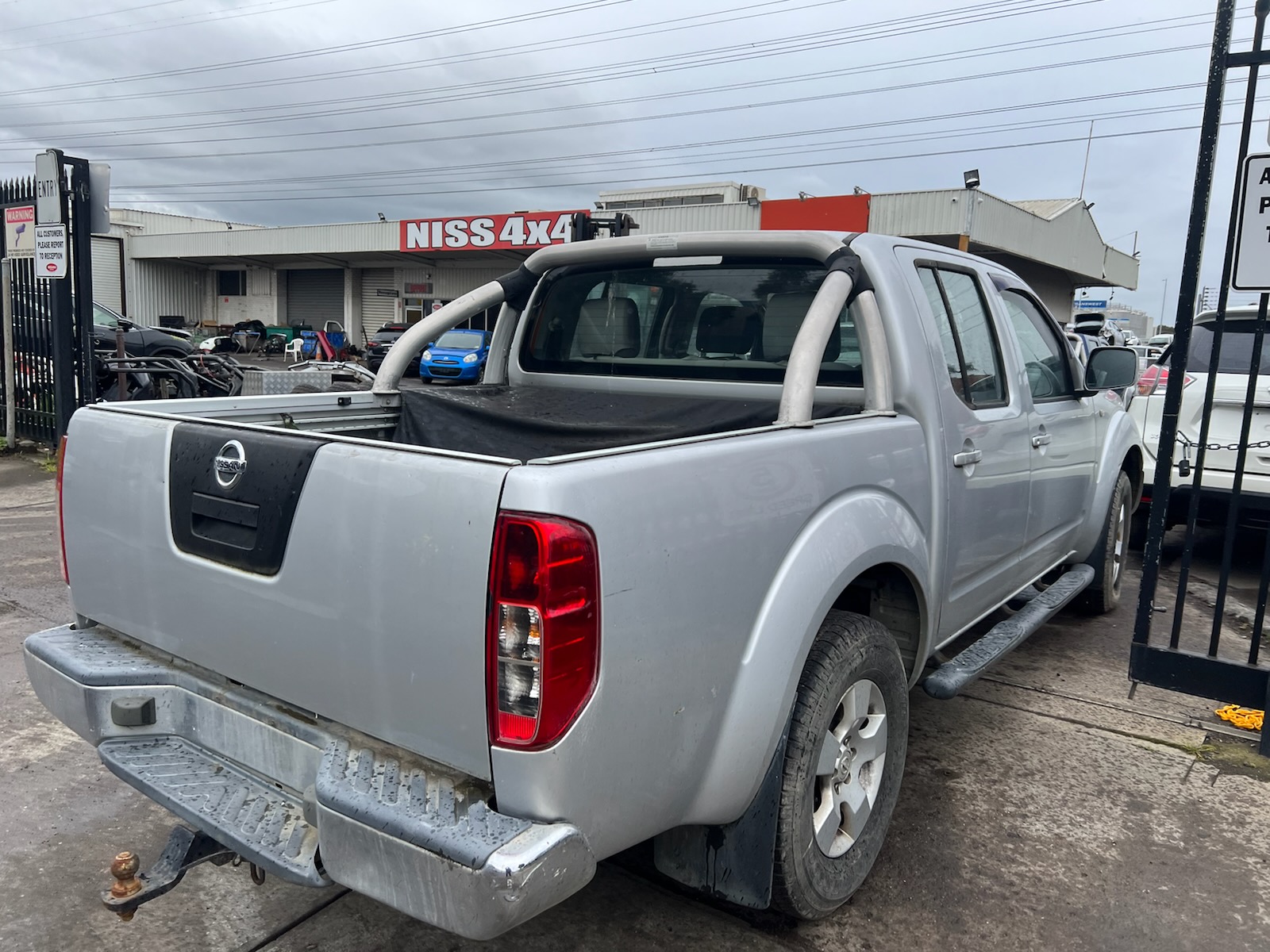 NISSAN NAVARA D40 MNT THAI YD25 DIESEL SILVER 2009 WRECKING