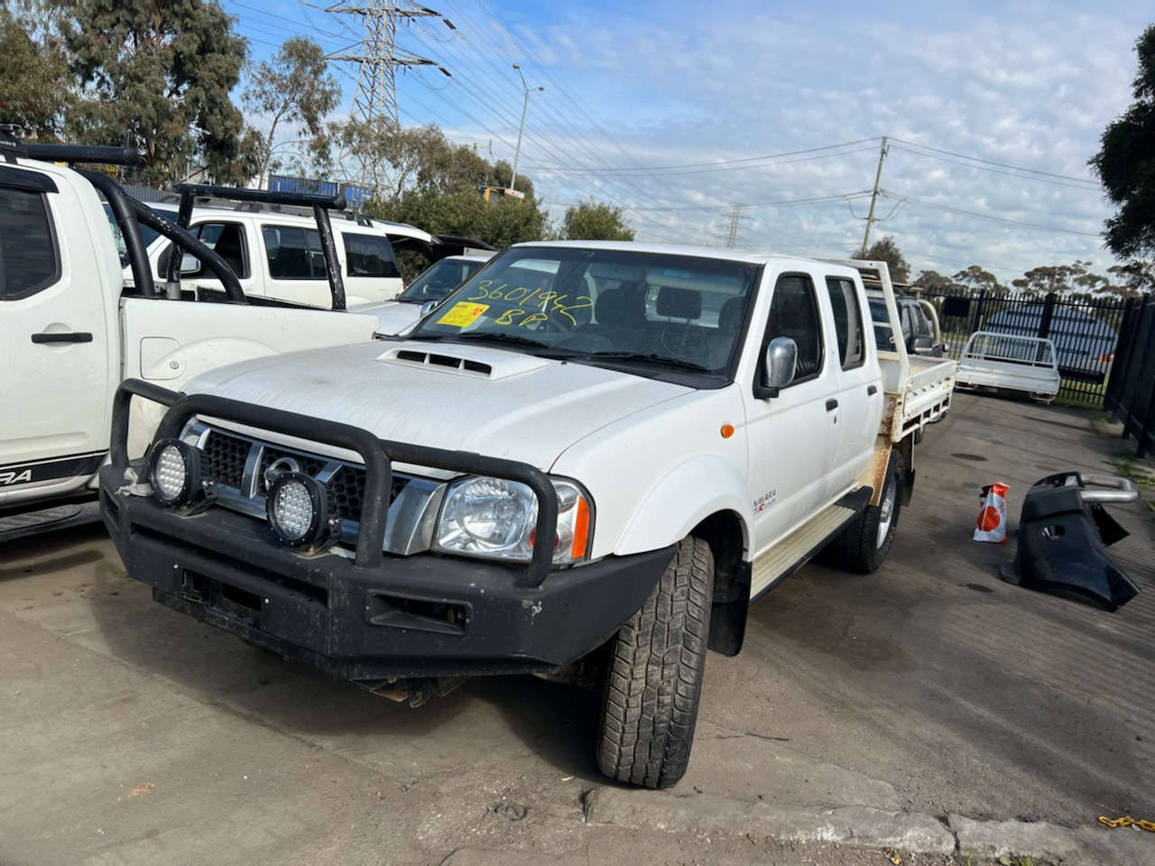 NISSAN NAVARA D22 ST-R YD25 DIESEL WHITE 2011 WRECKING