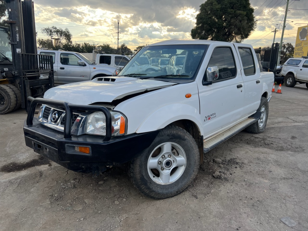 NISSAN NAVARA D22 YD25 WHITE 2010 WRECKING