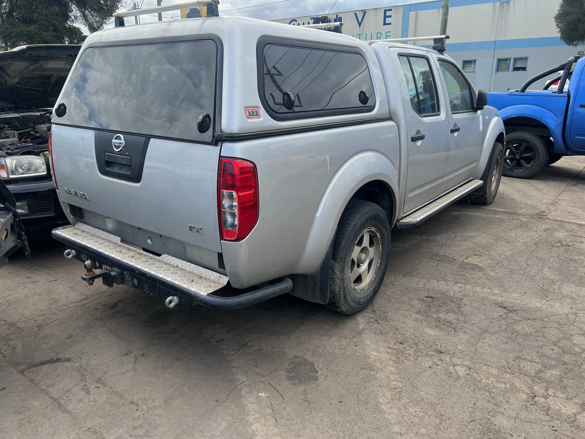 NISSAN NAVARA D40 MNT THAI YD25 DIESEL SILVER 2010 WRECKING