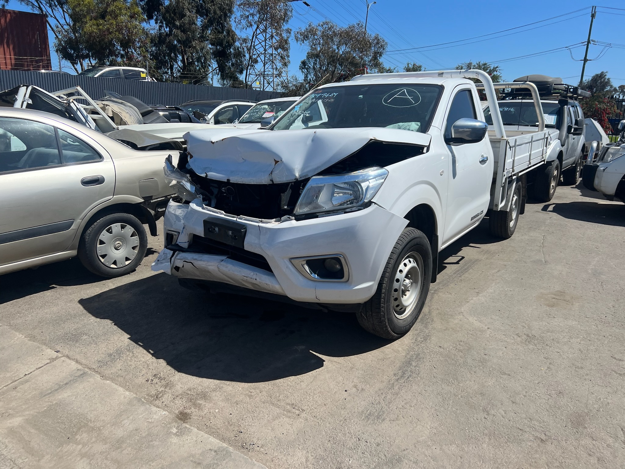 NISSAN NAVARA D23 NP300 SINGLE CAB TRAY DIESEL WHITE 2015 WRECKING