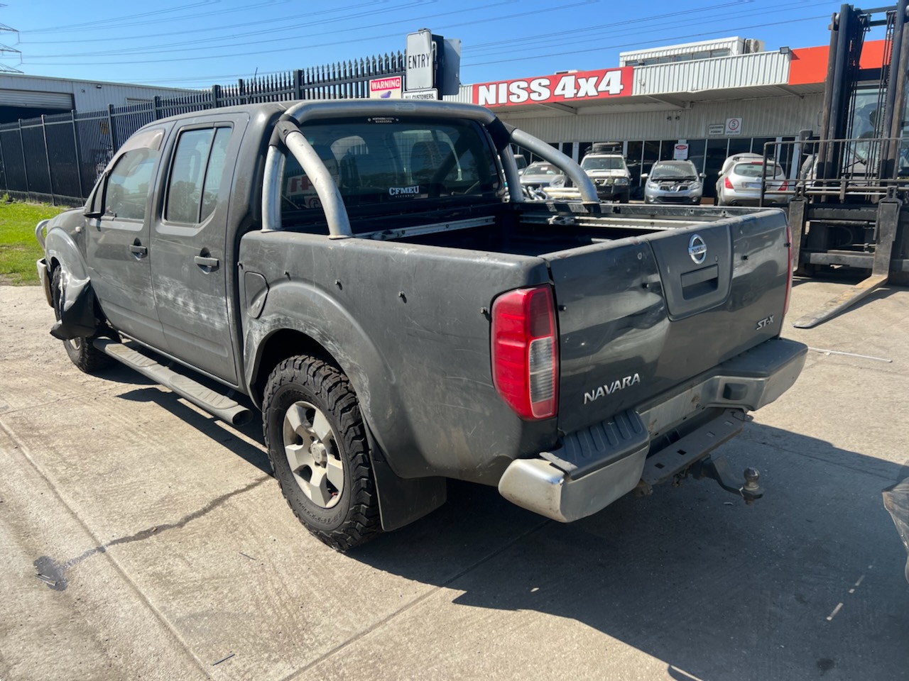 NISSAN NAVARA D40 VSK SPAIN YD25 DIESEL BLACK 2008 WRECKING