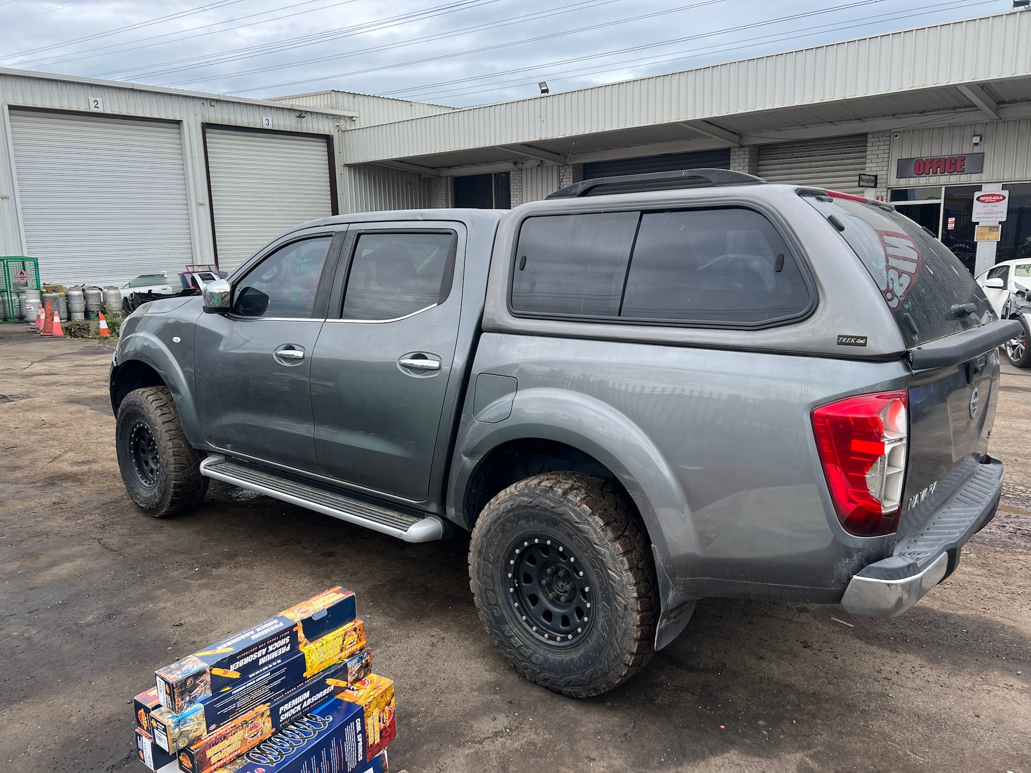 NISSAN NAVARA D23 NP300 ST 4X4 YS23 TURBO DIESEL GREY 2017 WRECKING