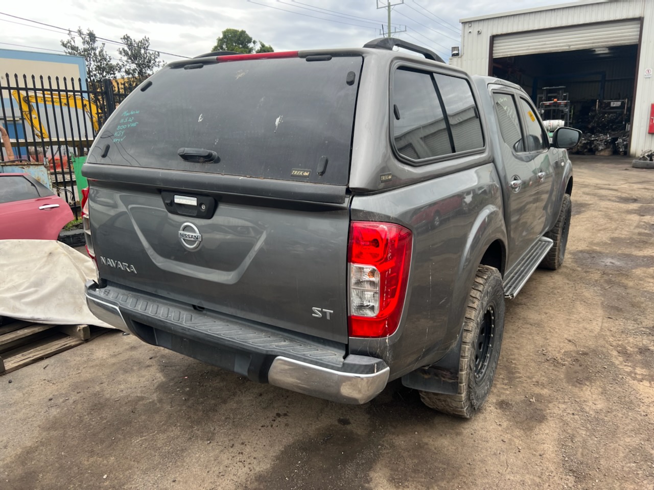 NISSAN NAVARA D23 NP300 ST 4X4 YS23 TURBO DIESEL GREY 2017 WRECKING