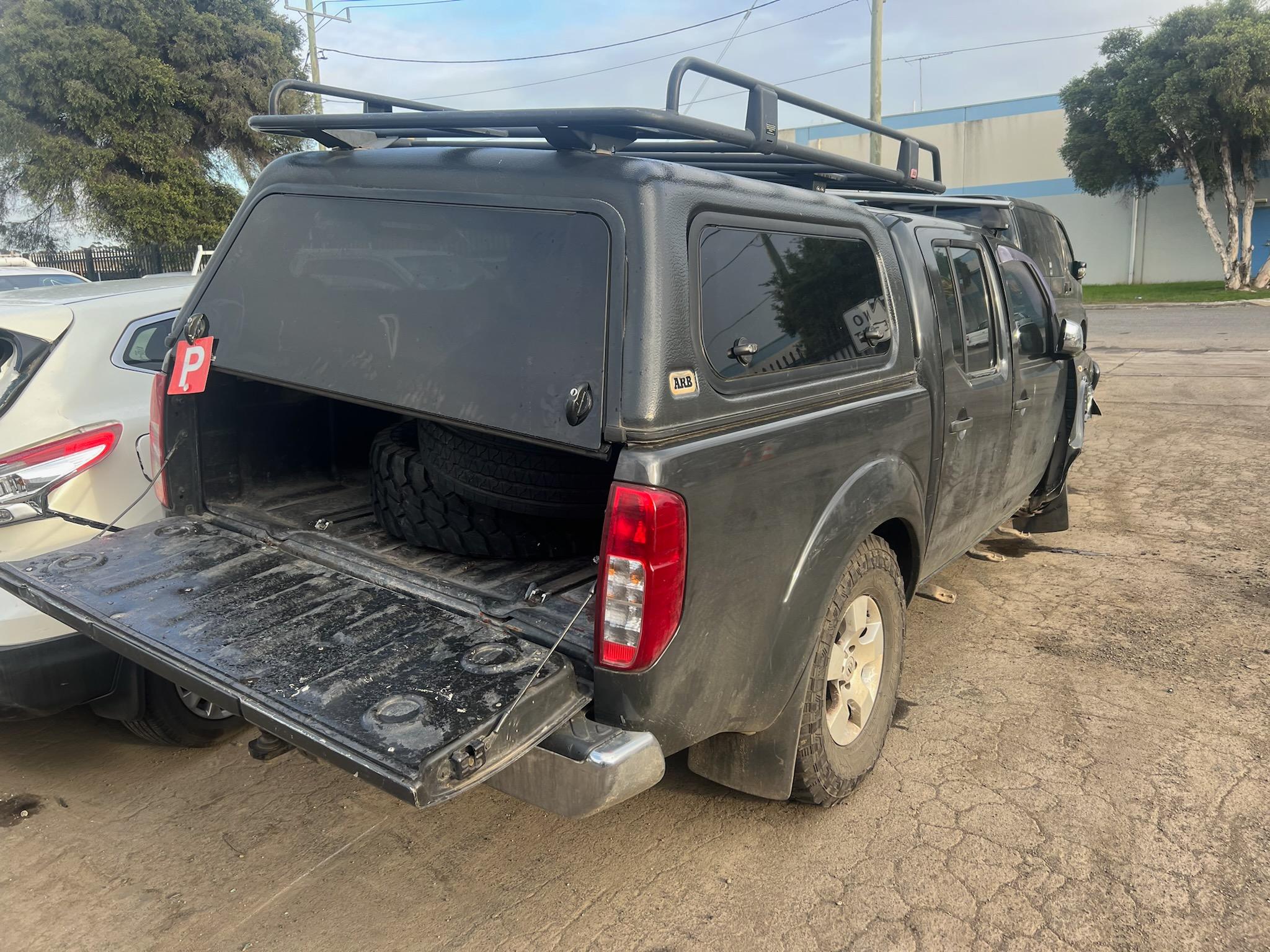 NISSAN NAVARA D40 VSK SPAIN YD25 DIESEL BLACK WRECKING