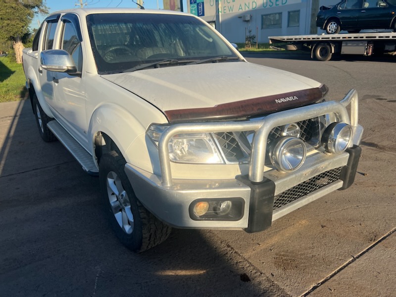 NISSAN NAVARA D40 STX-550 V9X V6 DIESEL WHITE 2012 WRECKING