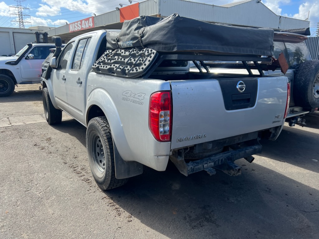 NISSAN NAVARA D40 MNT THAI YD25 DIESEL SILVER 2010 WRECKING