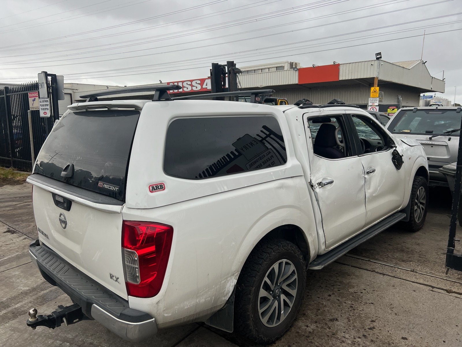 NISSAN NAVARA D23 NP300 RX 2WD DIESEL WHITE 2016 WRECKING