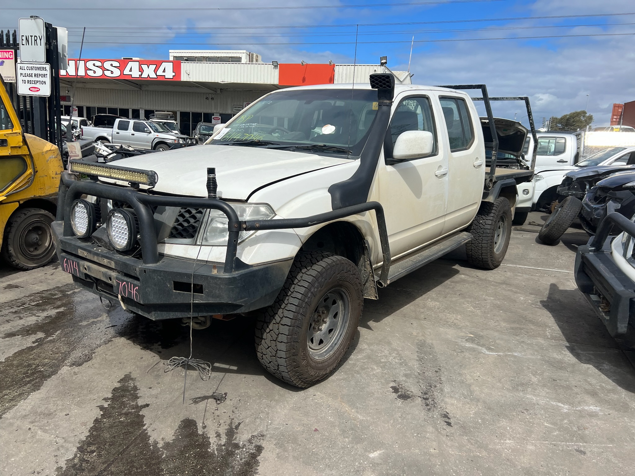 NISSAN NAVARA D40 MNT THAI YD25 DIESEL TRAY WHITE 2011 WRECKING