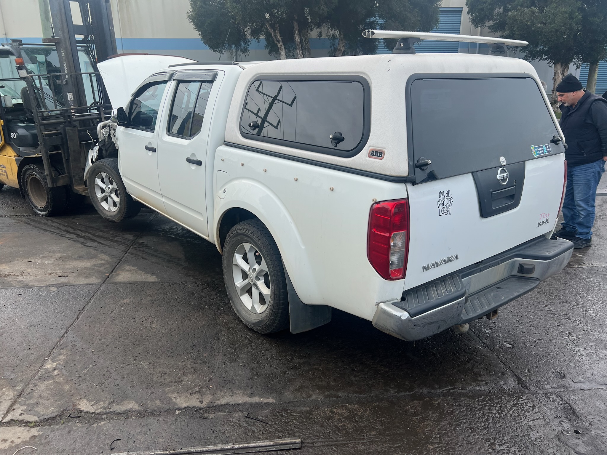 PARTING OUT NISSAN NAVARA D40 ST-X VSK SPAIN YD25 DIESEL WHITE CANOPY 2008 WRECKING / PARTS ONLY.