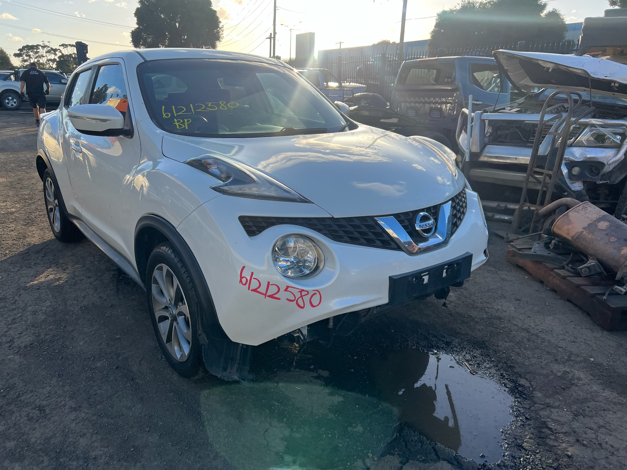 PARTING OUT JUKE F15 WHITE WRECKING / PARTS FOR SALE