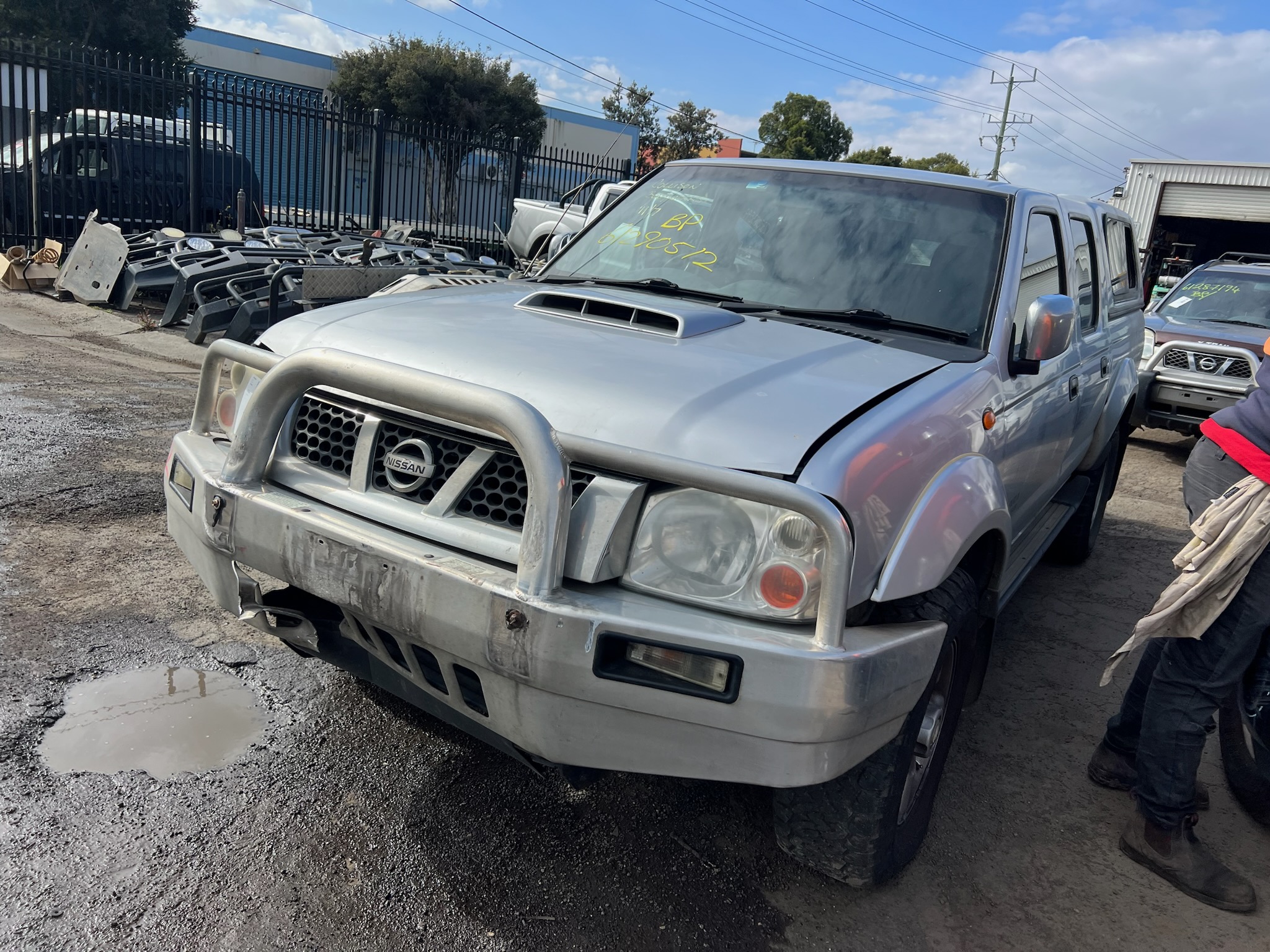 PARTING OUT NISSAN NAVARA D22 YD25 4X4 ST-R DUALCAB 2012 SILVER WRECKING