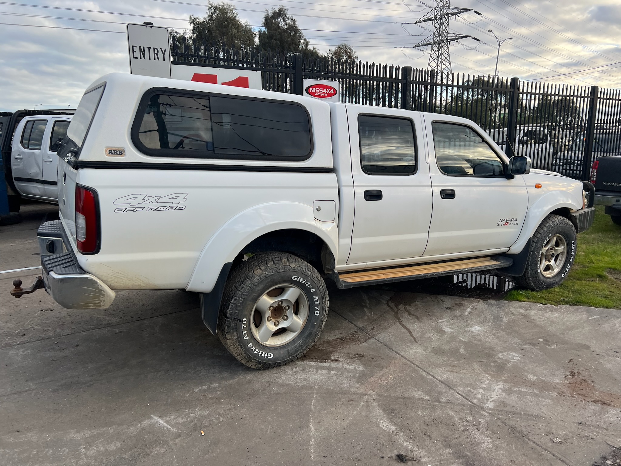 PATRING OUT NISSAN NAVARA D22 ST-R DUALCAB YD25 DESEL WHITE ARB CANOPY 2012 WRECKING