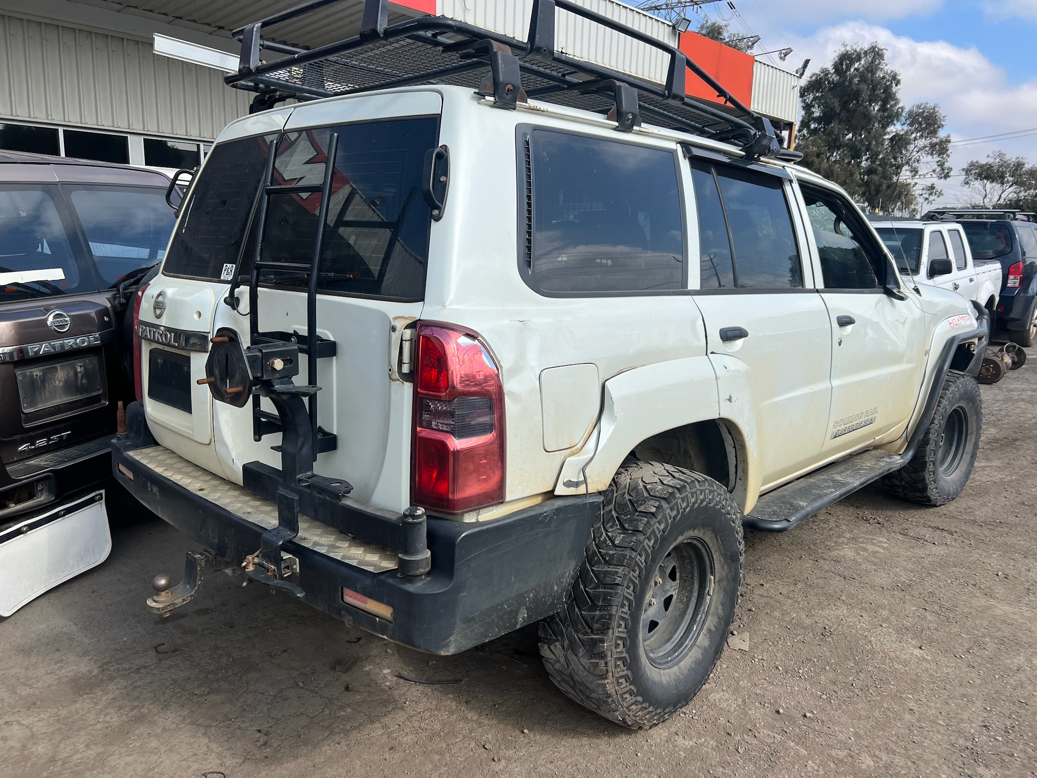 PARTING OUT NISSAN PATROL Y61 ZD30 CRD 2008 WHITE WRECKING / PARTS FOR SALE