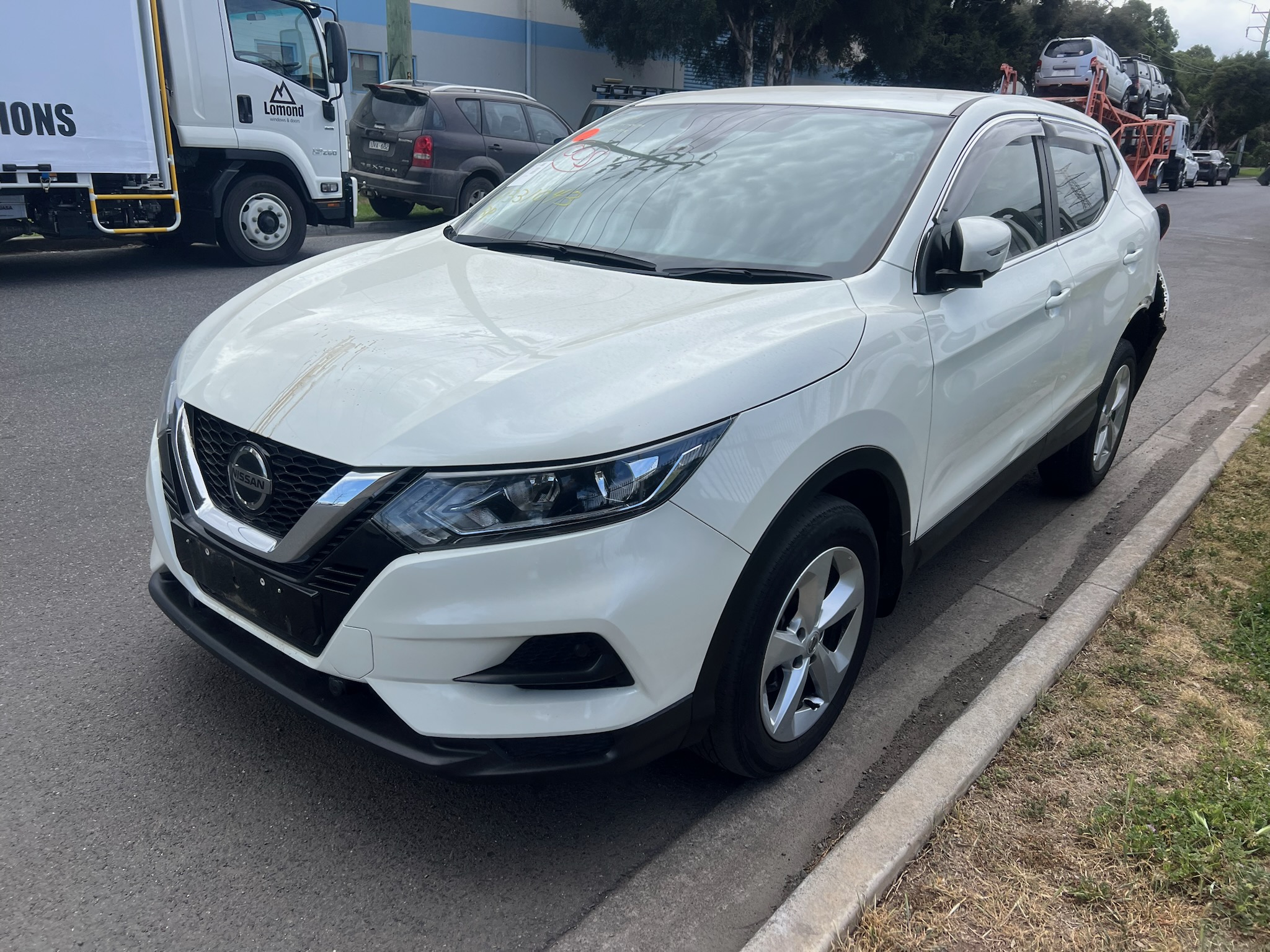 PARTING OUT NISSAN QASHQAI J11 WHITE 2.0 AUTO 20018 WRECKING / PARTS AVAILABLE
