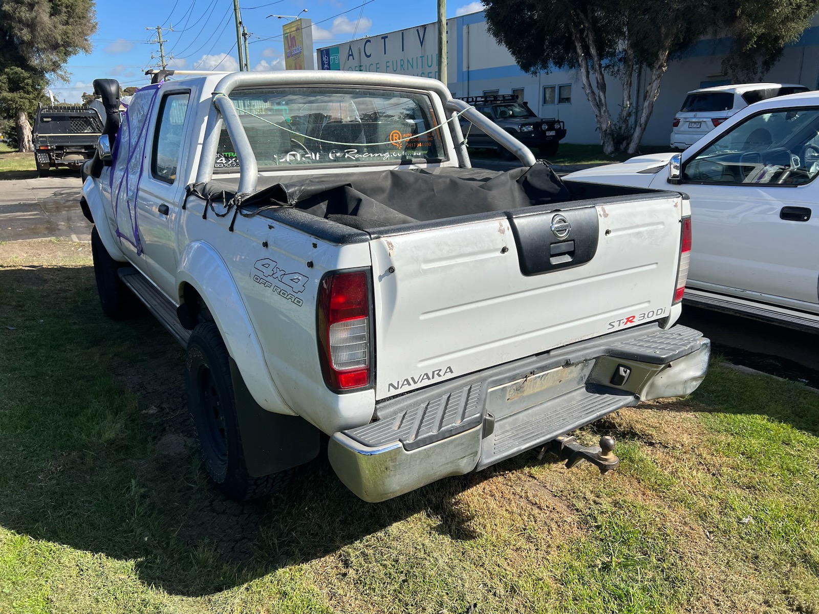 PARTING OUT NISSAN NAVARA D22 ST-R ZD30 DIESEL WHITE DUALCAB WRECKING / PARTS FOR SALE