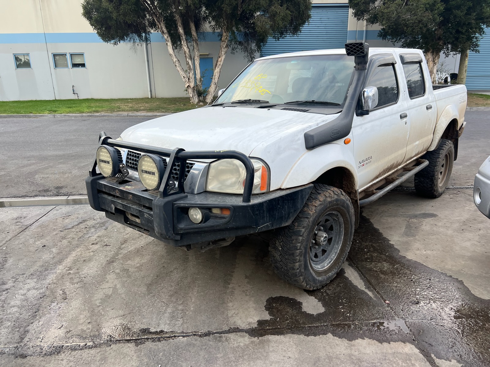 PARTING OUT NISSAN NAVARA D22 ST-R ZD30 TURBO DIESEL WHITE 2006 WRECKING / PARTS FOR SALE