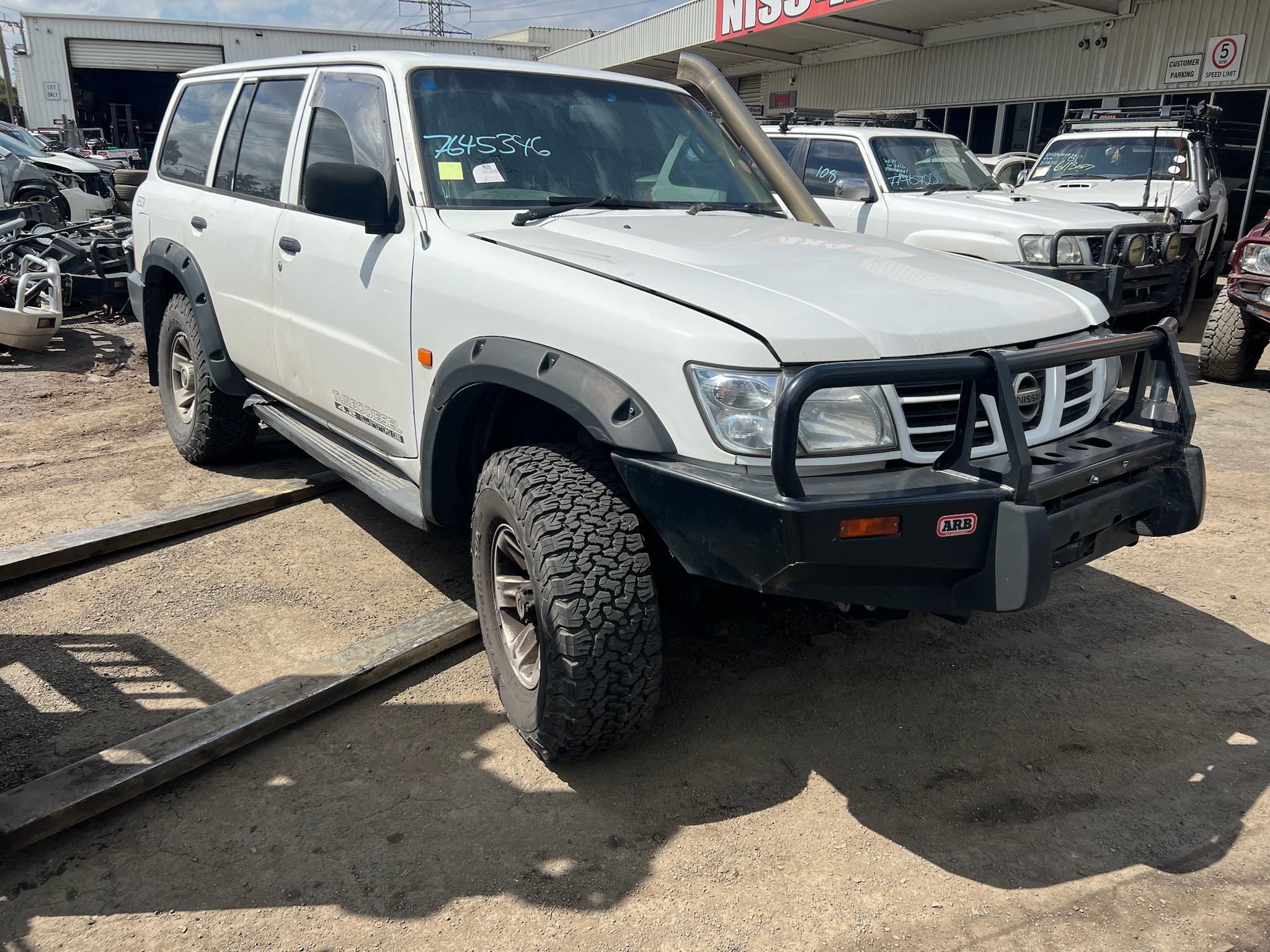 PARTING OUT NISSAN PATROL Y61 GU DX WAGON TD42 TURBO DIESEL WHITE WRECKING / PARTS FOR SALE
