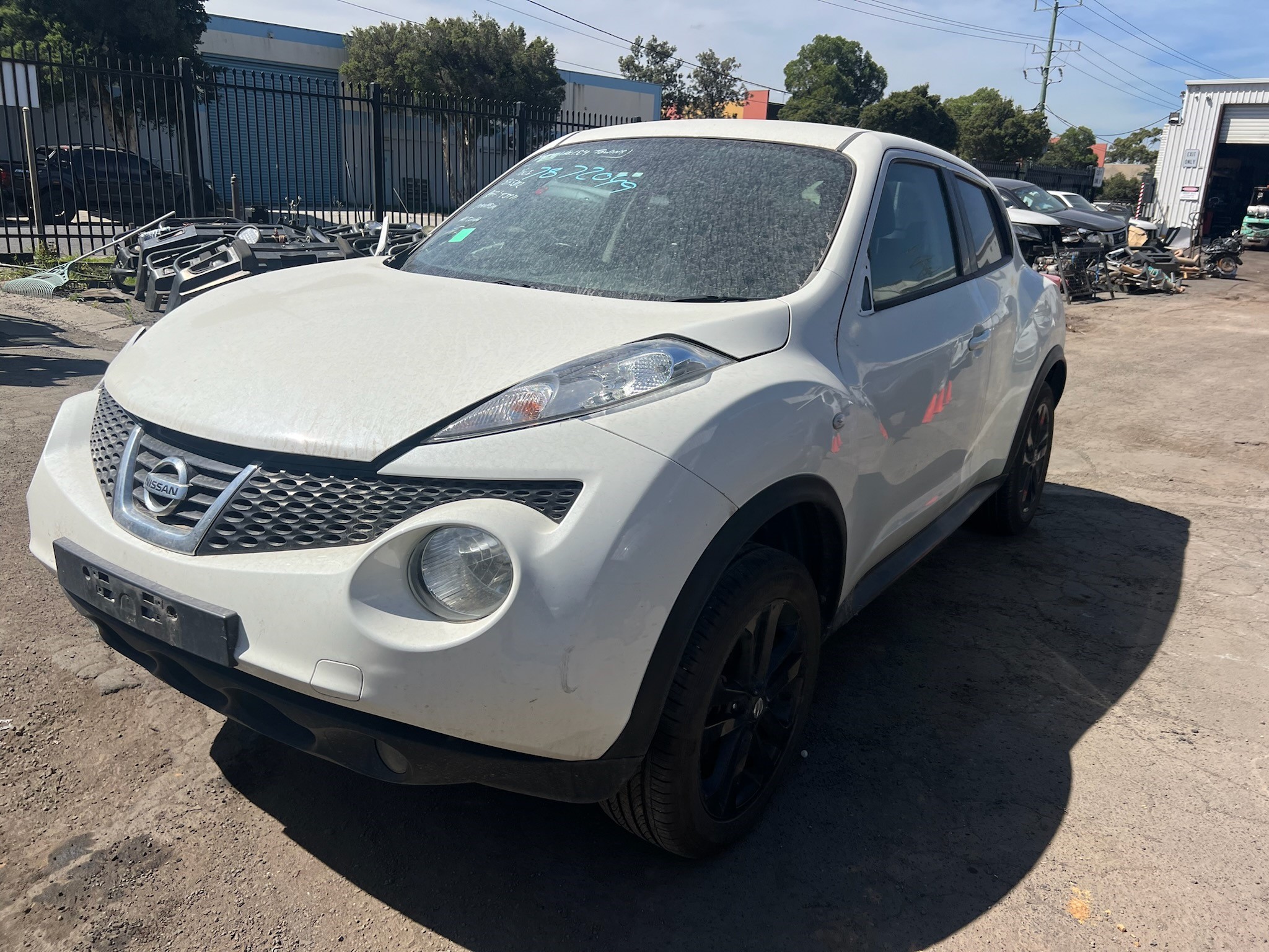 PARTS FOR SALE – NISSAN JUKE F15 WHITE WRECKING