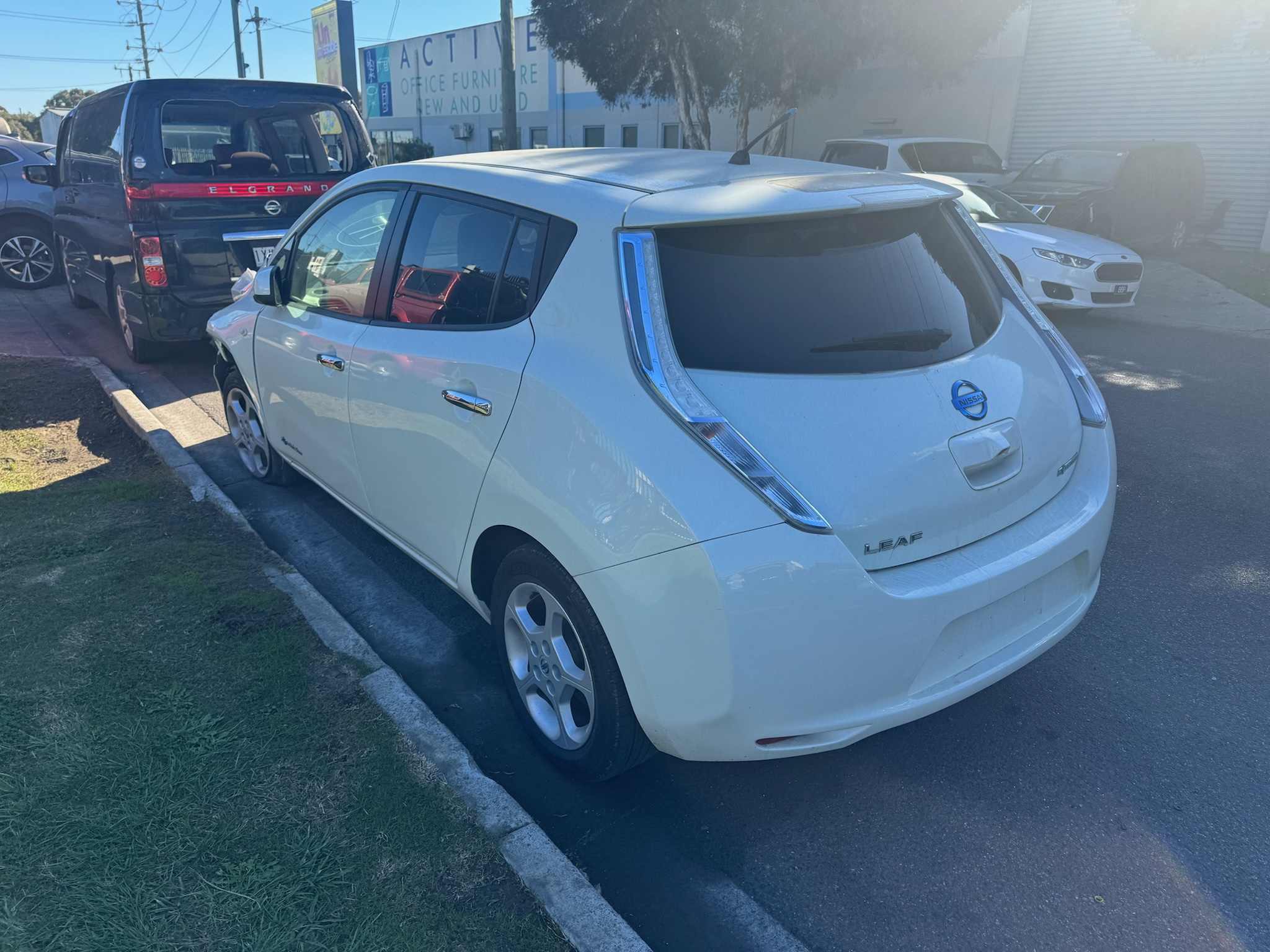 NISSAN LEAF ZE0 ELECTRIC VEHICLE WHITE WRECKING