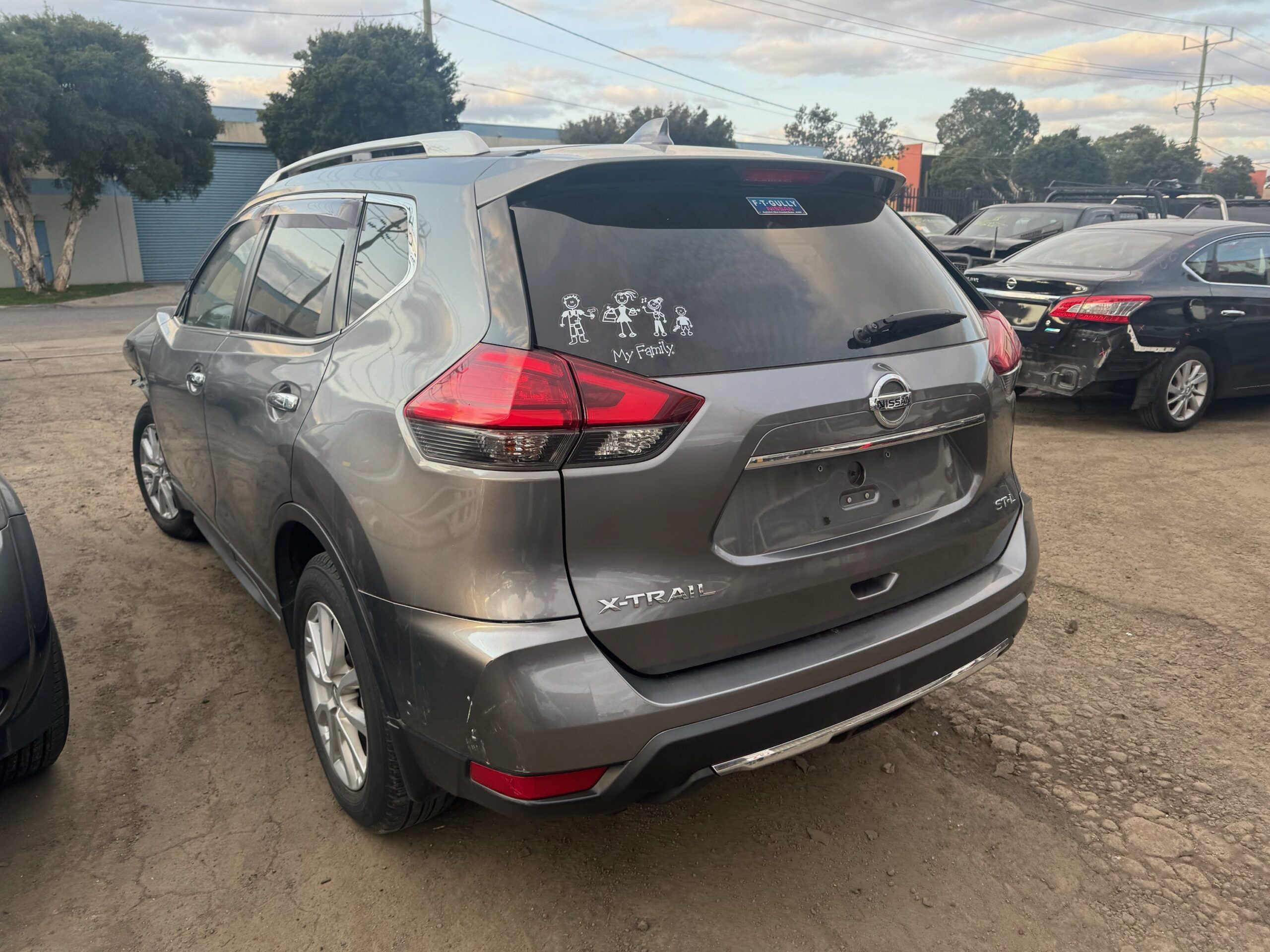 NISSAN X-TRAIL T32 ST-L QR25 AUTO GREY 2018 WRECKING