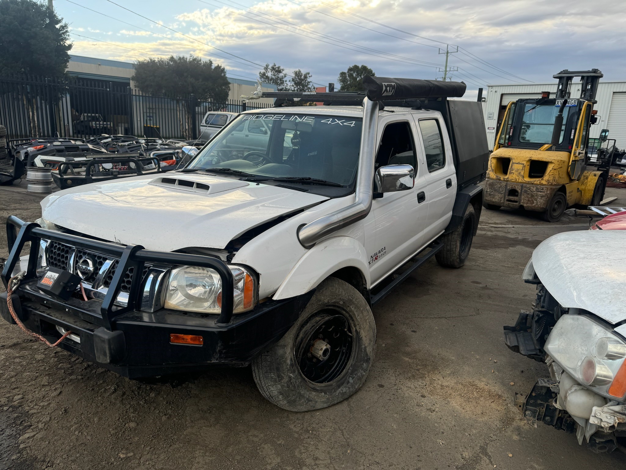 NISSAN NAVARA D22 YD25 DIESEL WHITE WRECKING