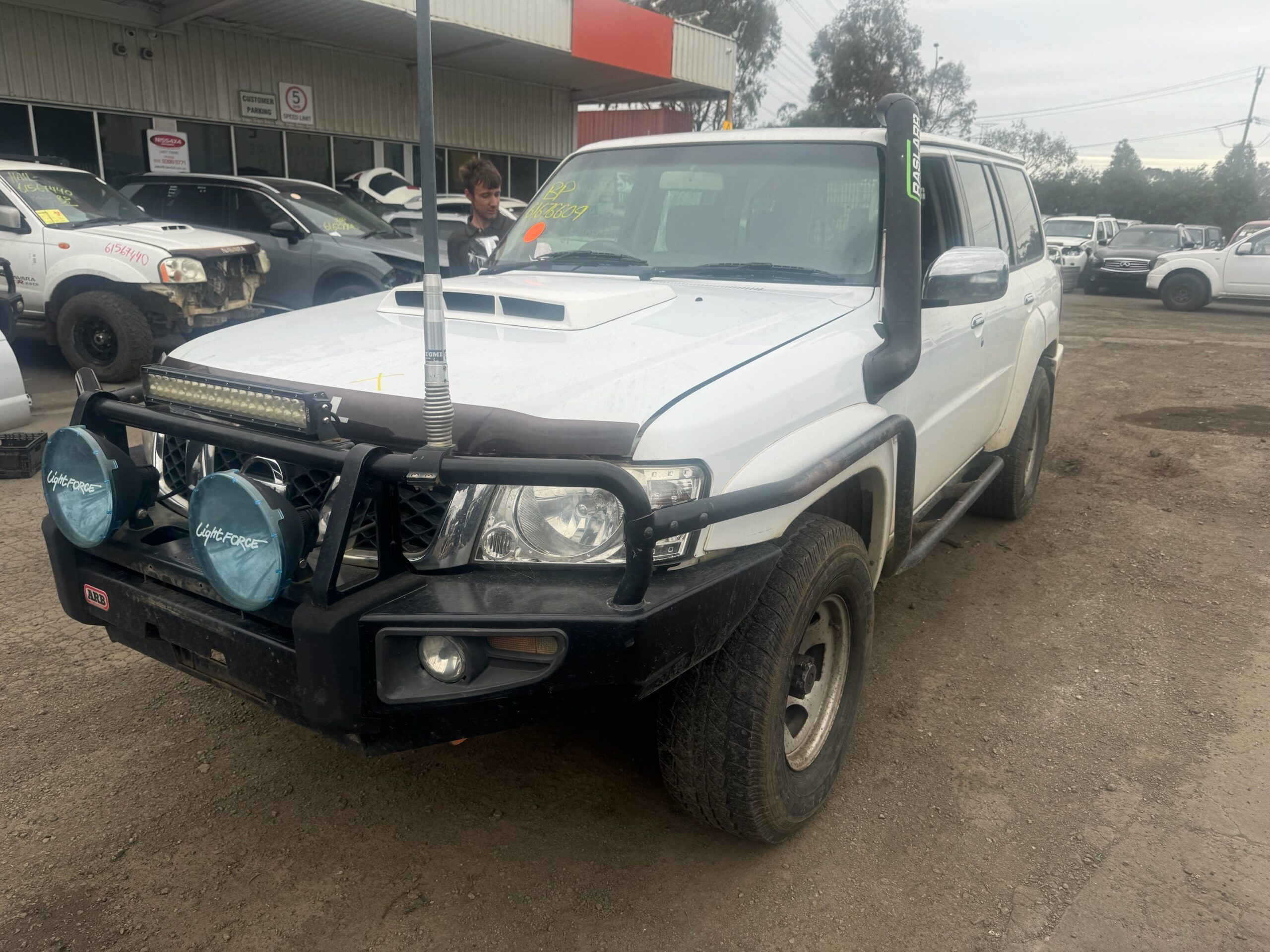 NISSAN PATROL Y61 GU SERIES 4 WAGON WHITE ZD30 DIESEL WRECKING