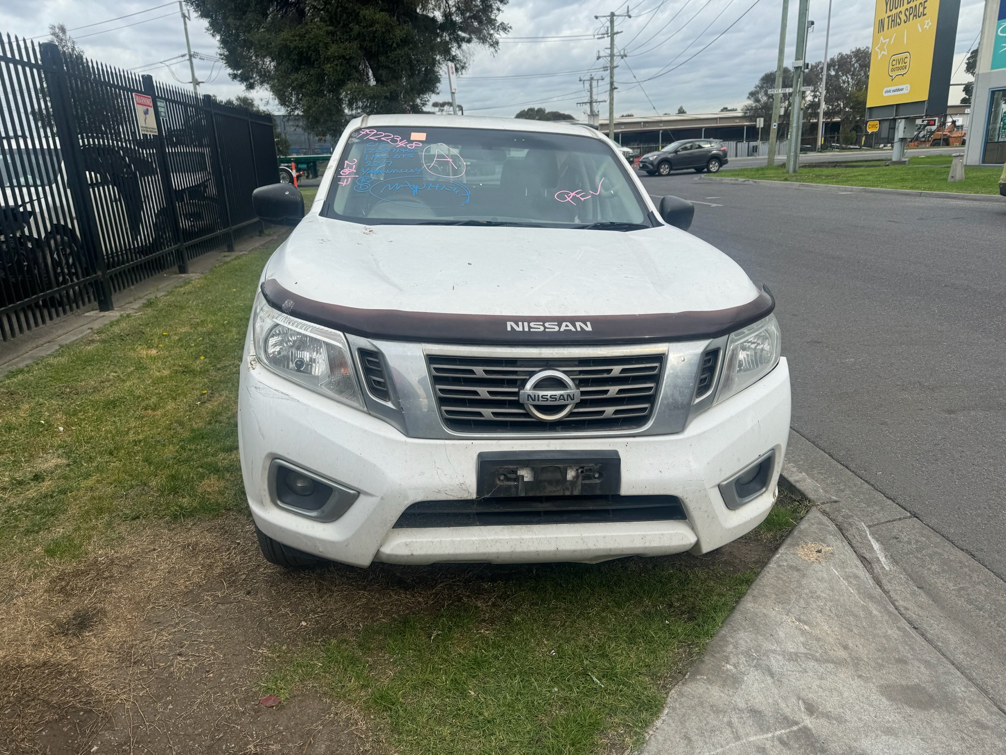 NISSAN NAVARA D23 NP300 YS23 2WD DIESEL WHITE WRECKING