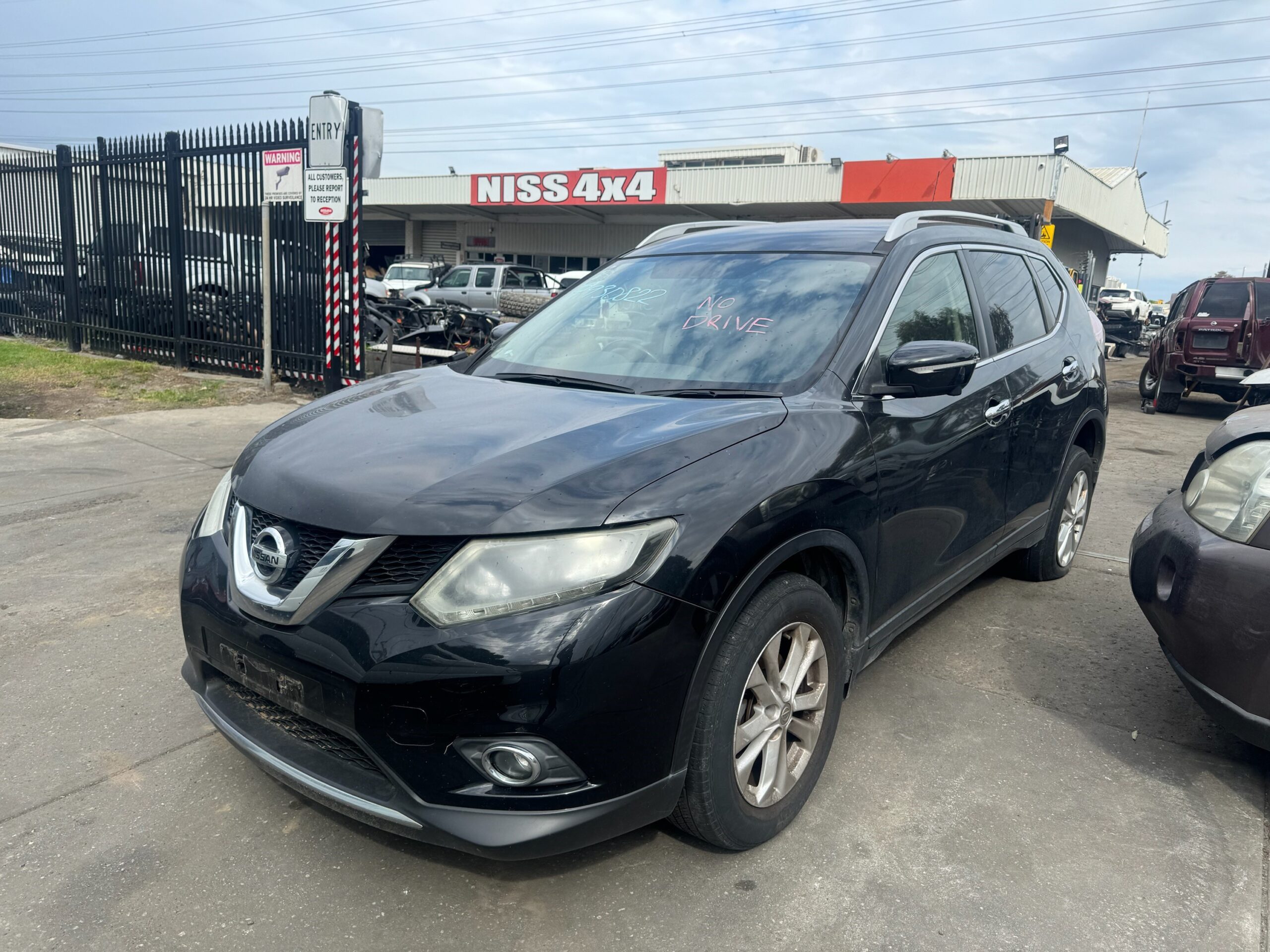 NISSAN X-TRAIL T32 QR25 AUTO BLACK 2016 WRECKING