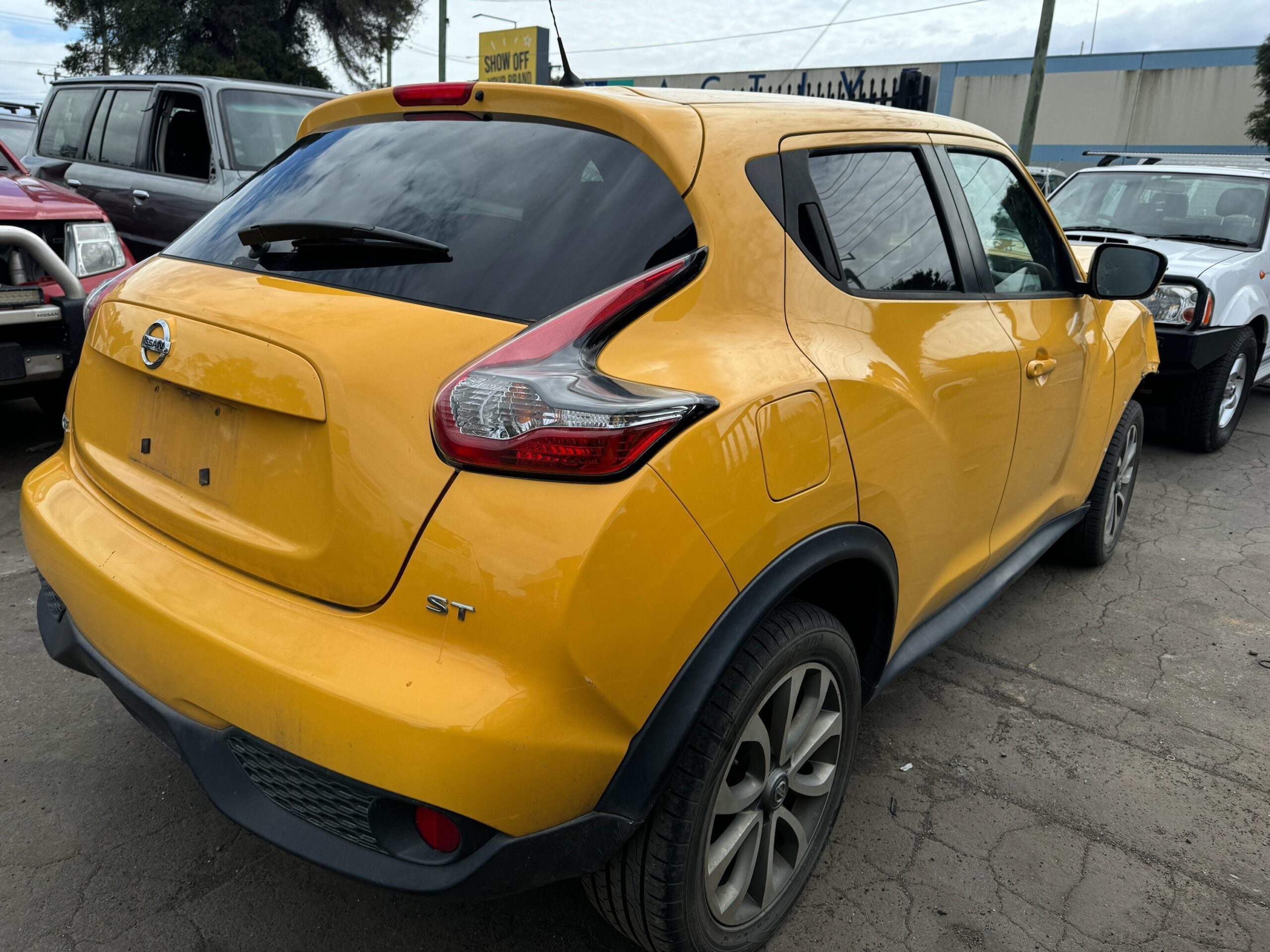 PARTS FOR SALE – NISSAN JUKE F15 ST 1.6 YELLOW – WRECKING