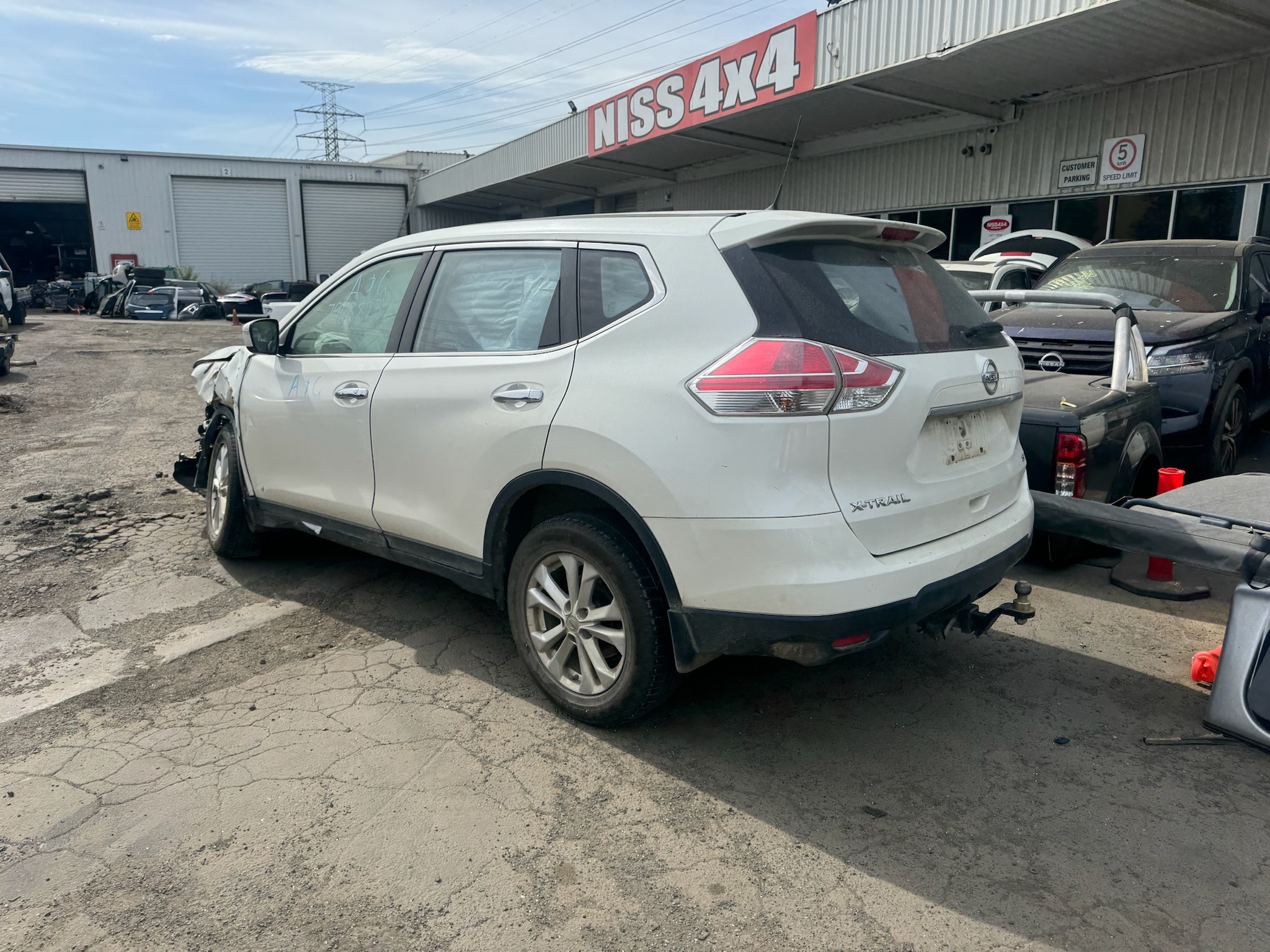 NISSAN X-TRAIL T32 QR25 AUTO 2016 WHITE WRECKING