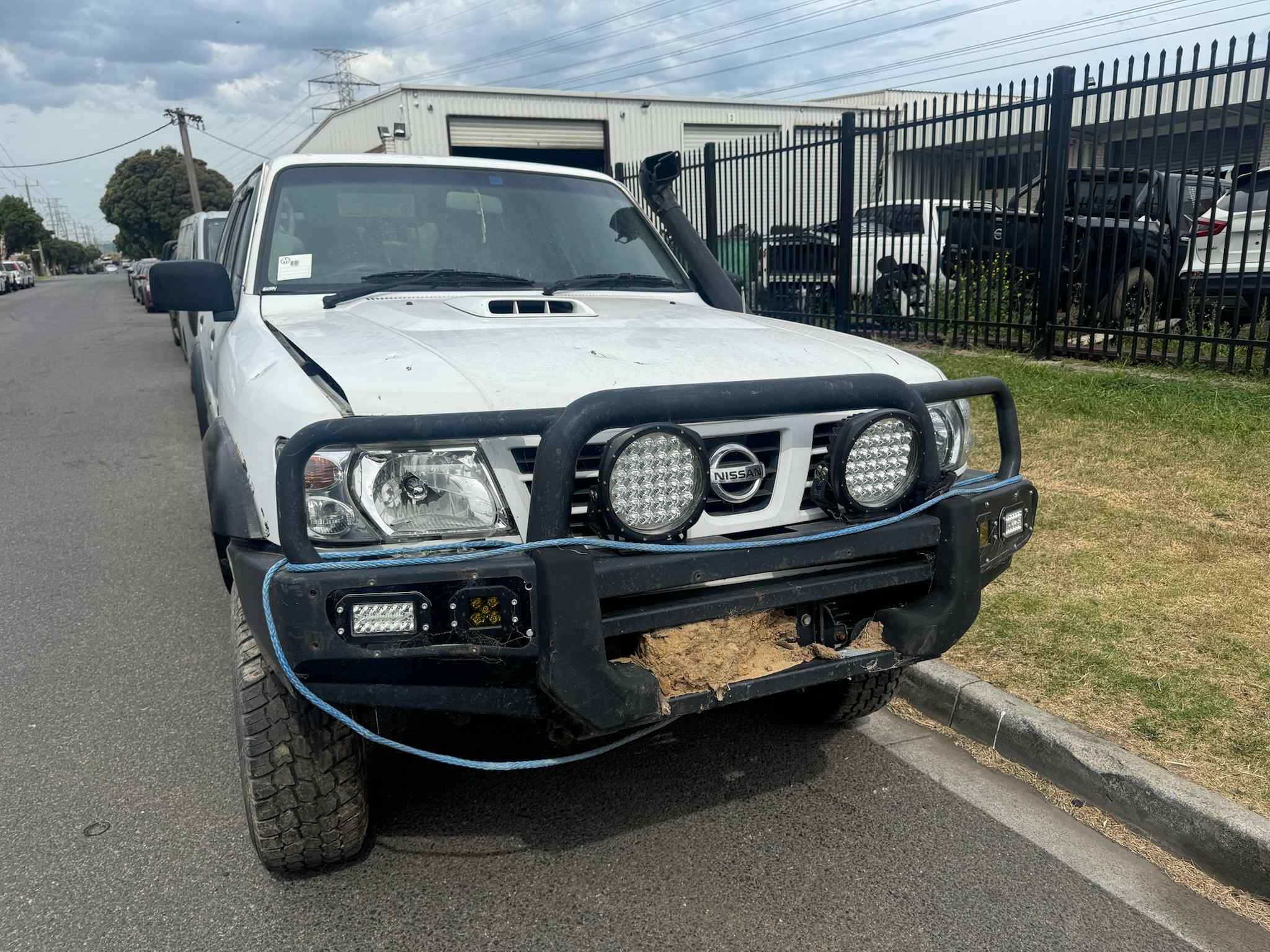 NISSAN PATROL Y61 GU WAGON ZD30 DIESEL WHITE WRECKING