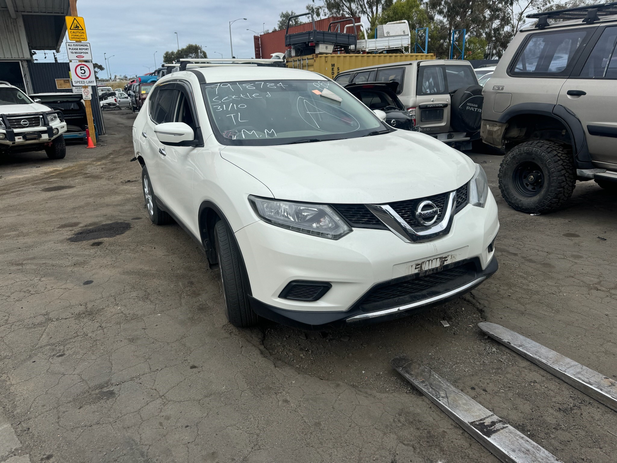 NISSAN X-TRAIL T32 QR25 AUTO WHITE 2015 – WRECKING