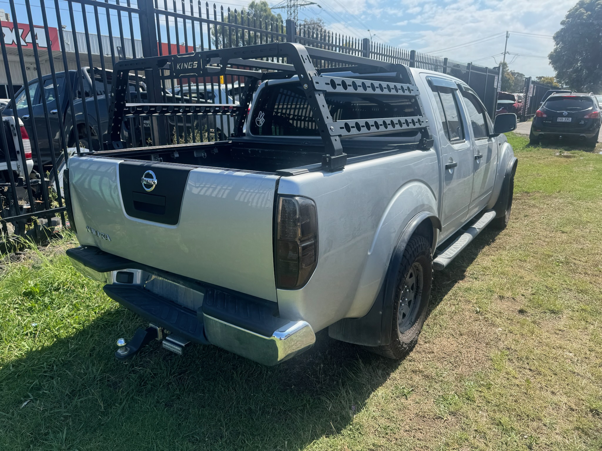 NISSAN NAVARA D40 MNT YD25 DIESEL SILVER WRECKING 