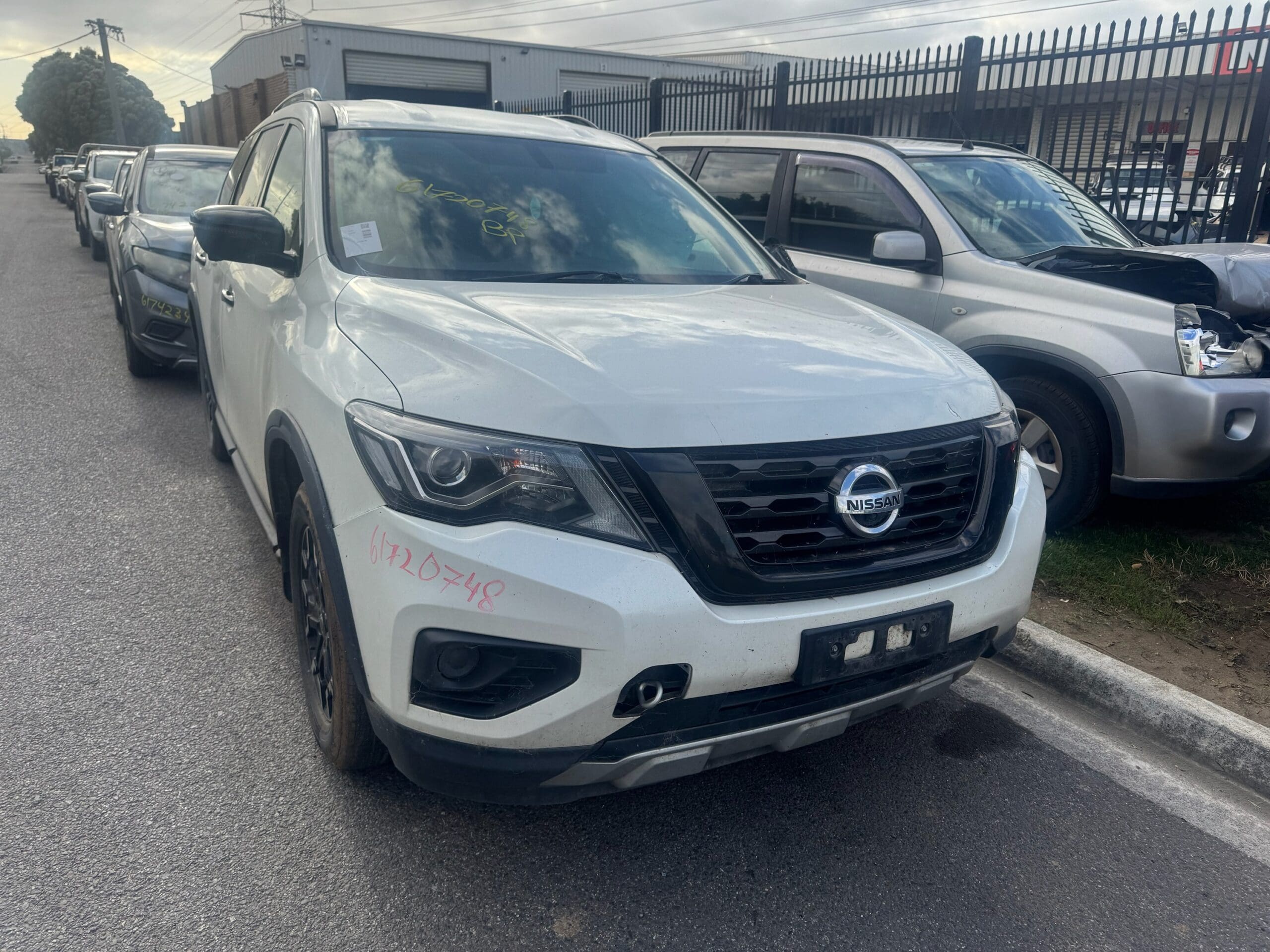 NISSAN PATHFINDER R52 VQ35 V6 AUTO 2021 WHITE WRECKING 