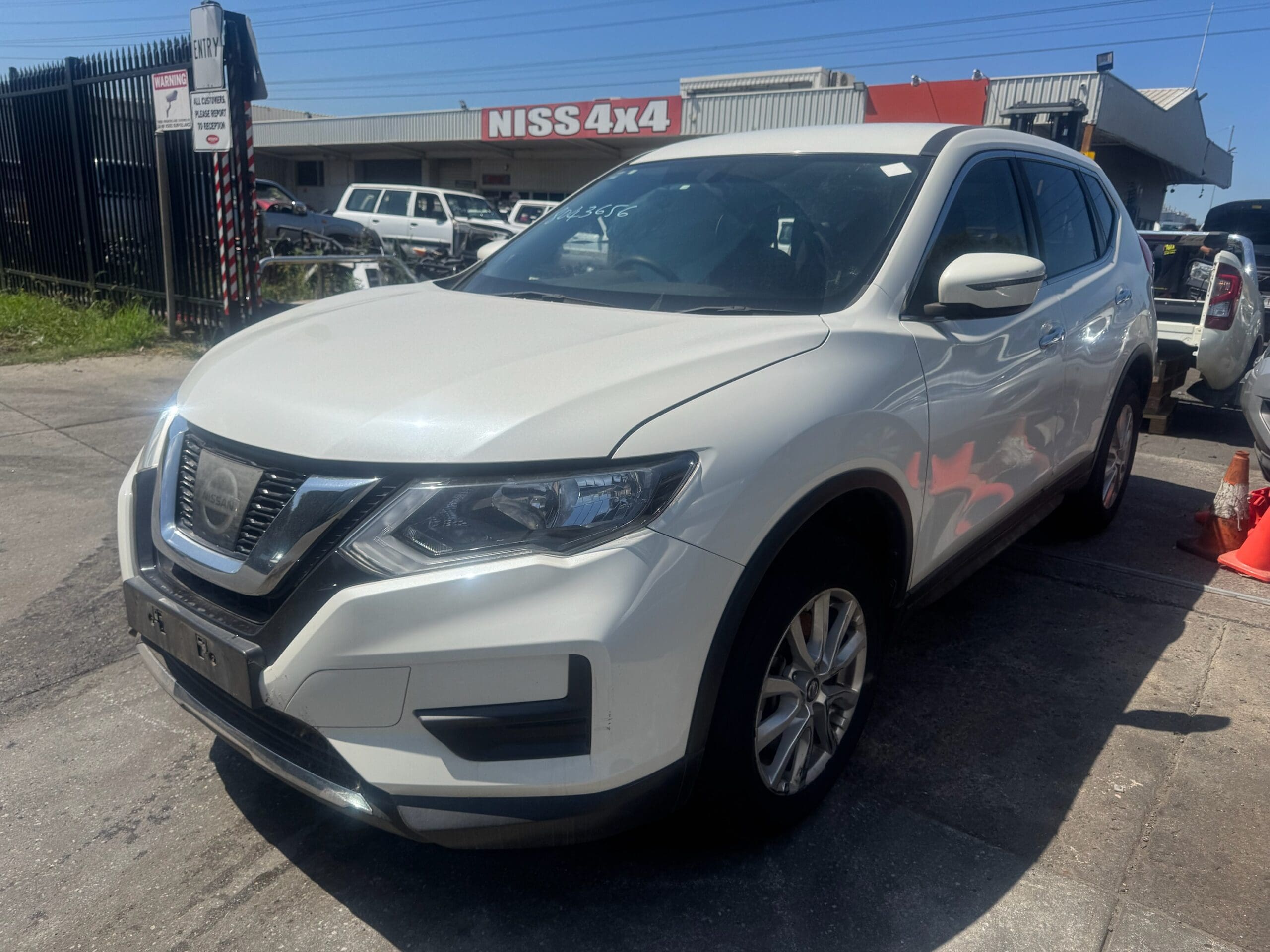 NISSAN X-TRAIL T32 QR25 AUTO 2022 WHITE WRECKING