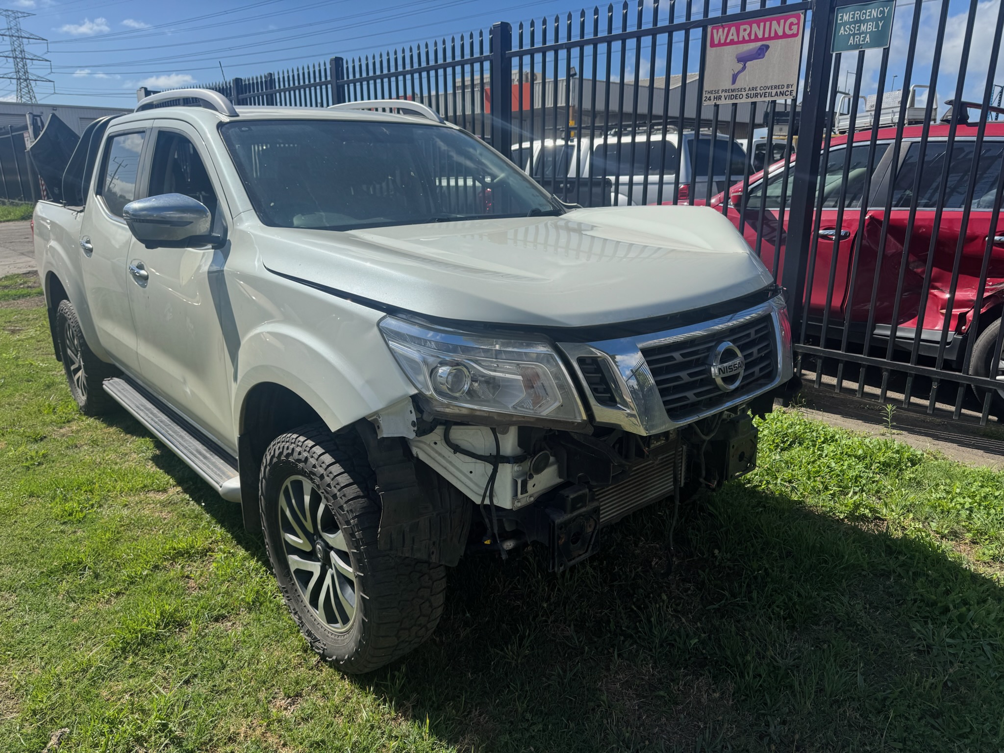 NISSAN NAVARA D23 NP300 ST-X WHITE WRECKING